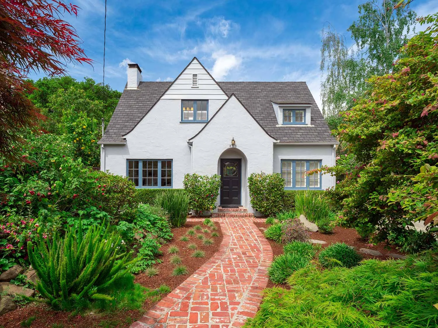 863 Melville Avenue
