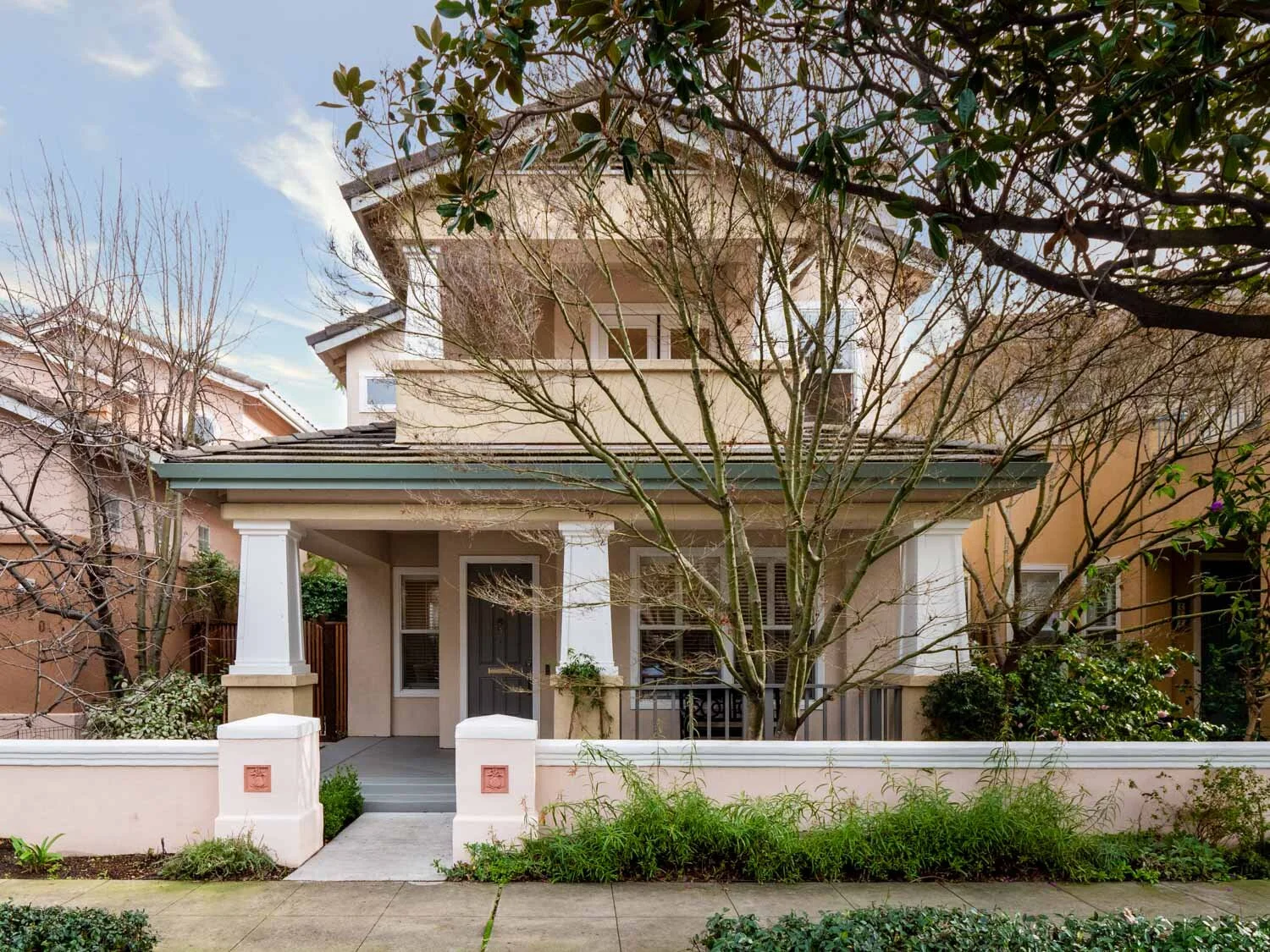 216 Everett Avenue