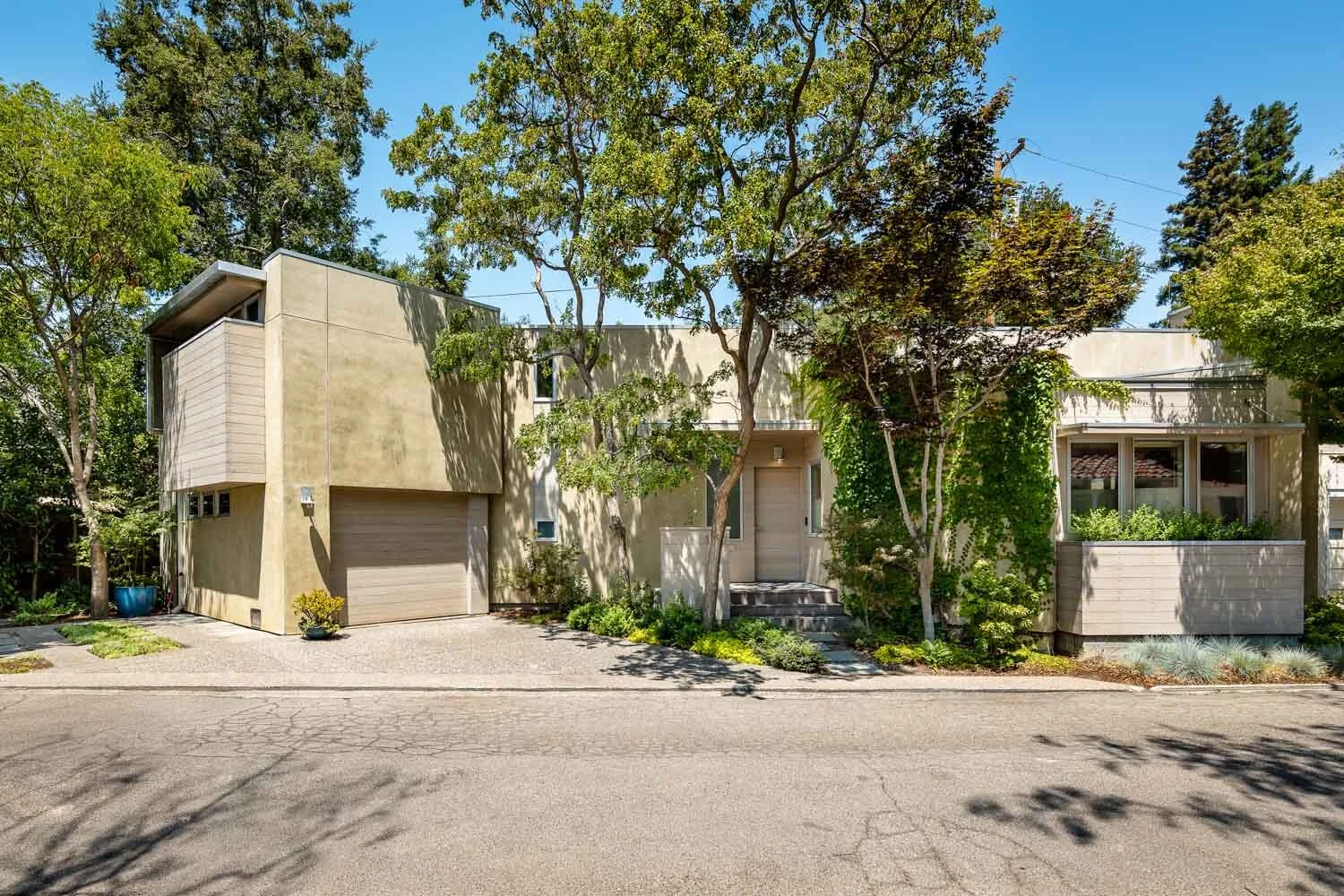 1181 Lincoln Avenue