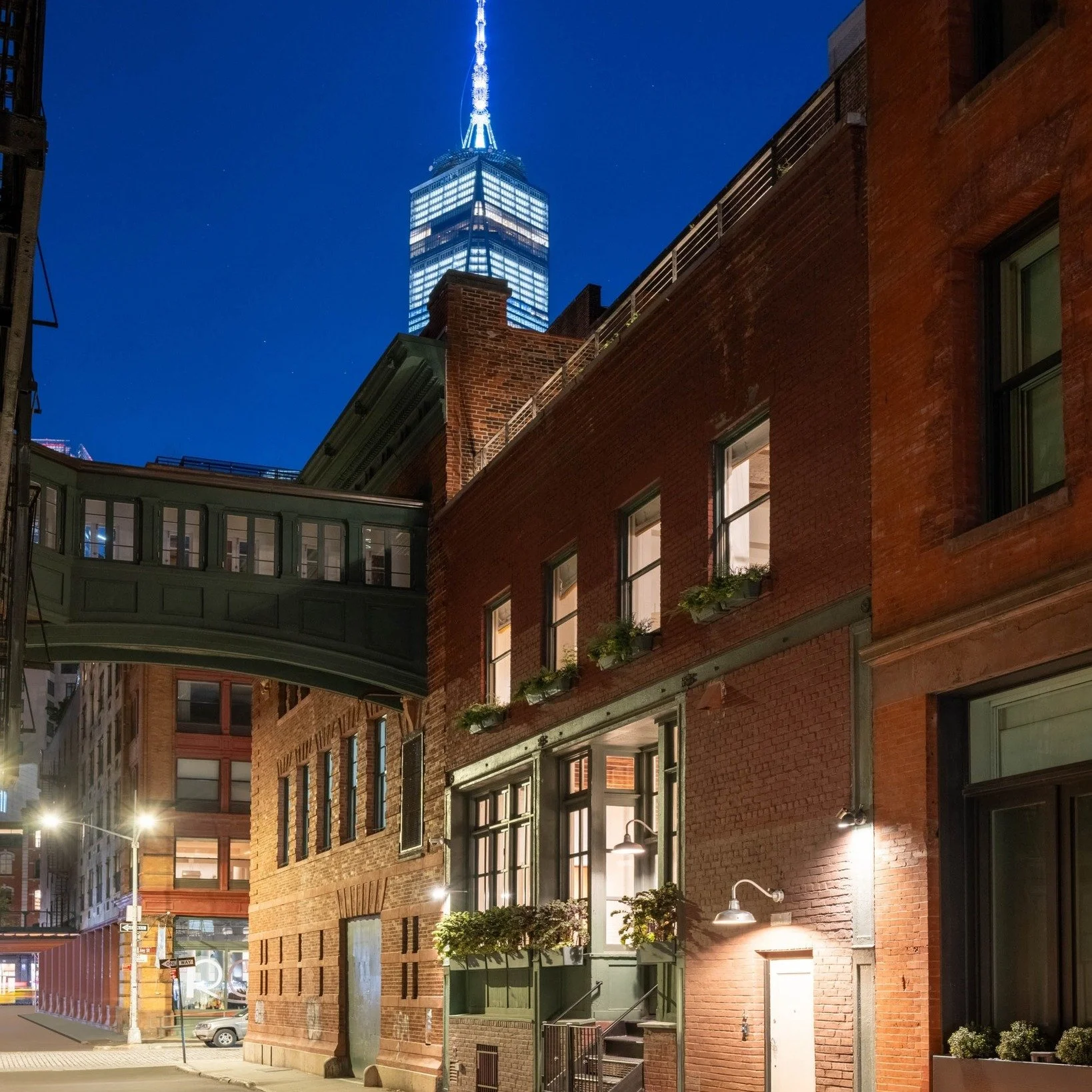 Our Sotheby&rsquo;s Market Leaders partner, Jeremy Stein @steinteamny presents an architect and filmmaker&rsquo;s Tribeca compound with built-in creative flexibility&mdash;complete with skybridge views, private parking, and a configuration that will 