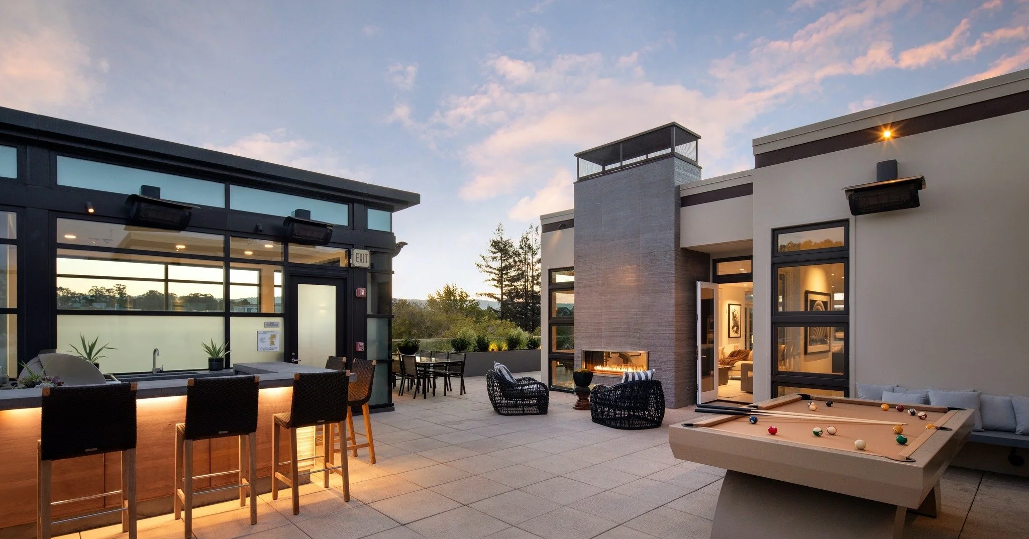 This Palo Alto penthouse is a perfect place to enjoy the spectacular winter sunsets and enjoy luxury amenities like an outdoor bar, fireplace, and dining area. Let us help you find your perfect sunset view.
#sothebysrealty #luxuryrealestate #luxuryho