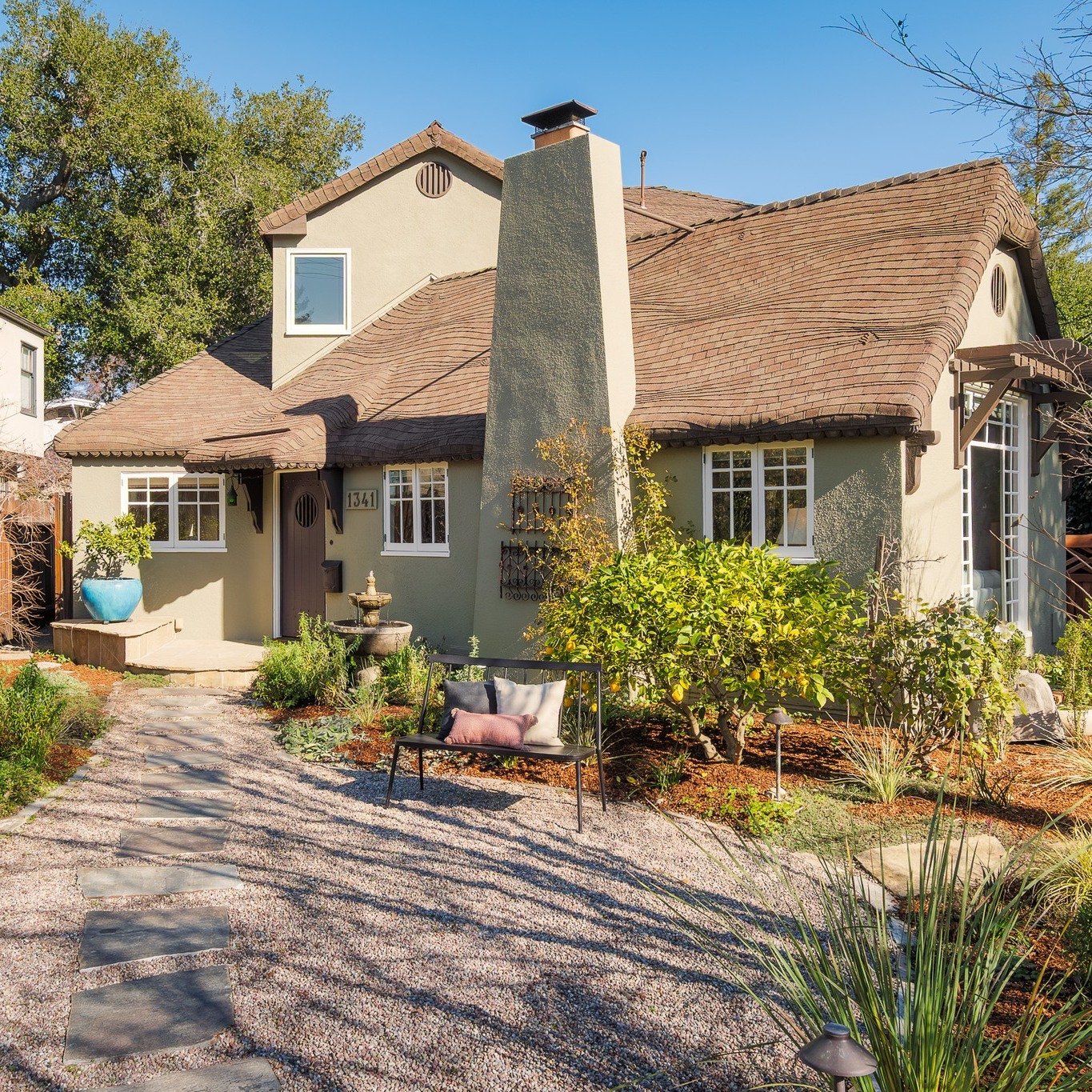 Our current listing #forsale at 1341 Tasso Street in Palo Alto is a charming Cotswold cottage located in the highly sought-after Professorville neighborhood. Inside, the home seamlessly blends timeless architectural details with thoughtful modern upd