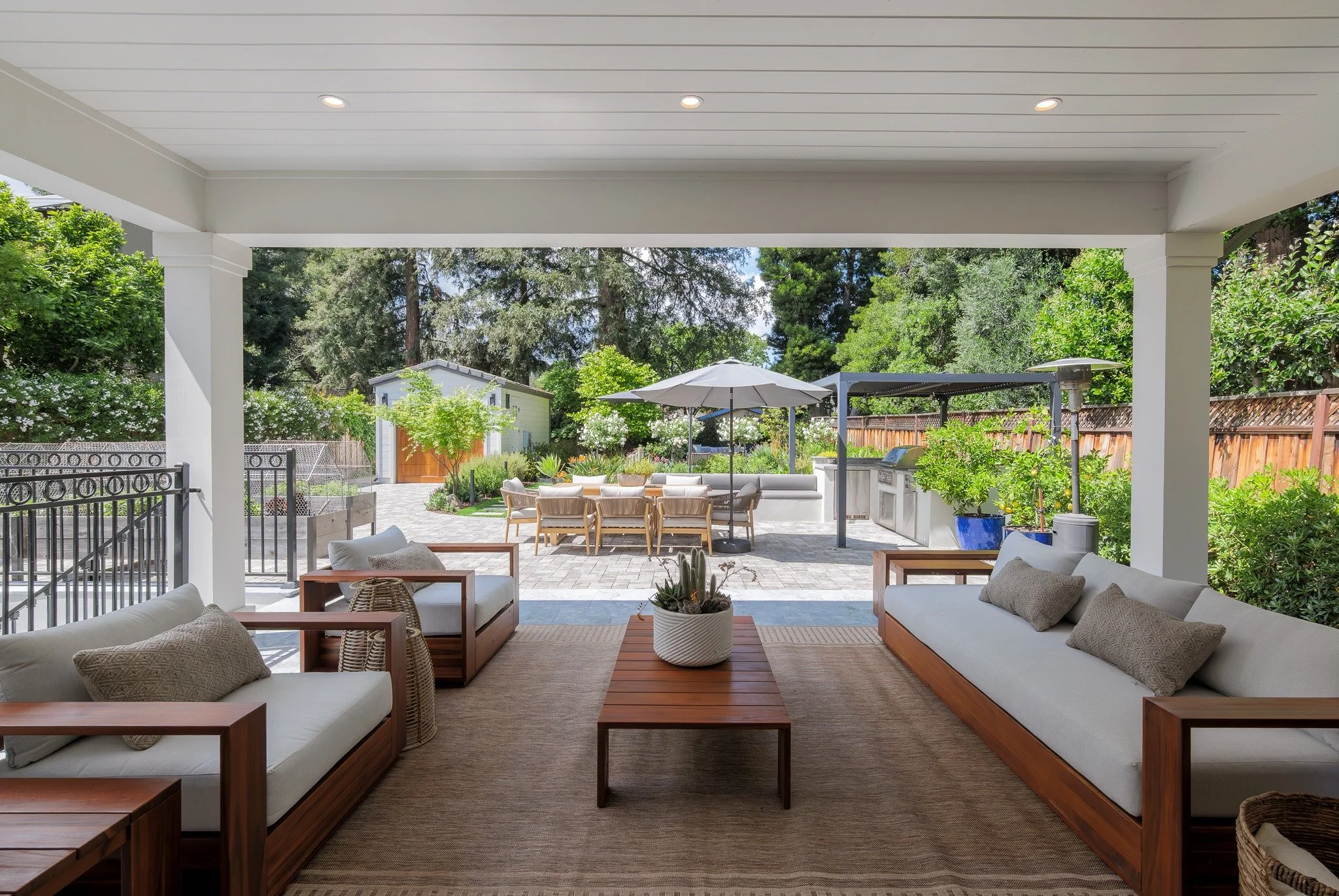 Our current listing #forsale at 543 Seale Avenue in Palo Alto has a sun-filled backyard complete with mature trees and irrigated planter boxes. Designed for effortless hosting, the space features multiple living/dining areas, a zoned outdoor speaker 
