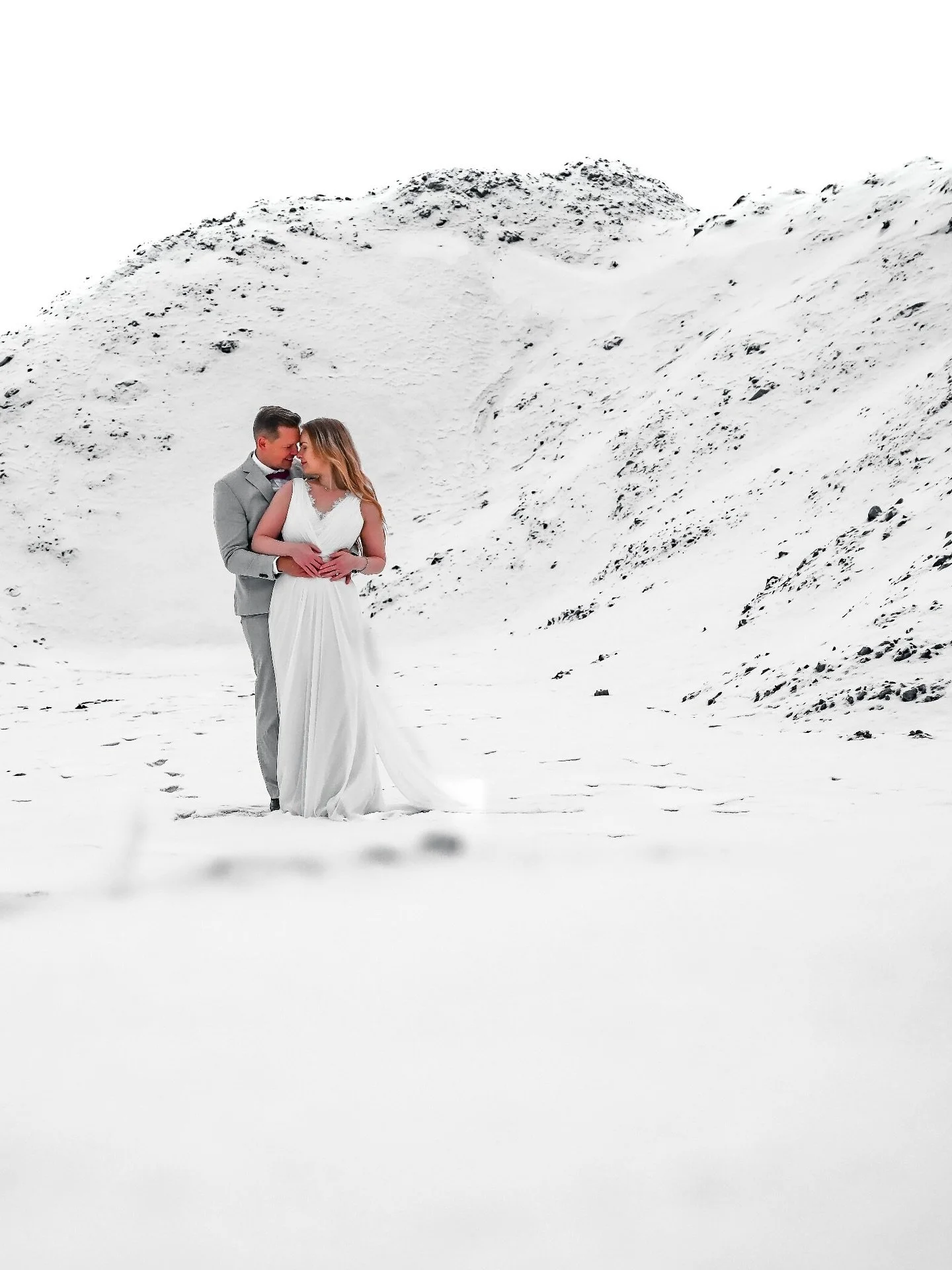 @beautifulphotosannaniva on intohimoinen ja helposti lähestyttävä valokuvaaja, jonka tarkoitus on ikuistaa aidosti ja kauniisti tärkeimmät hetkesi elämässä. 🤍💫
”Rakastan luoda kuvia, jotka eivät v