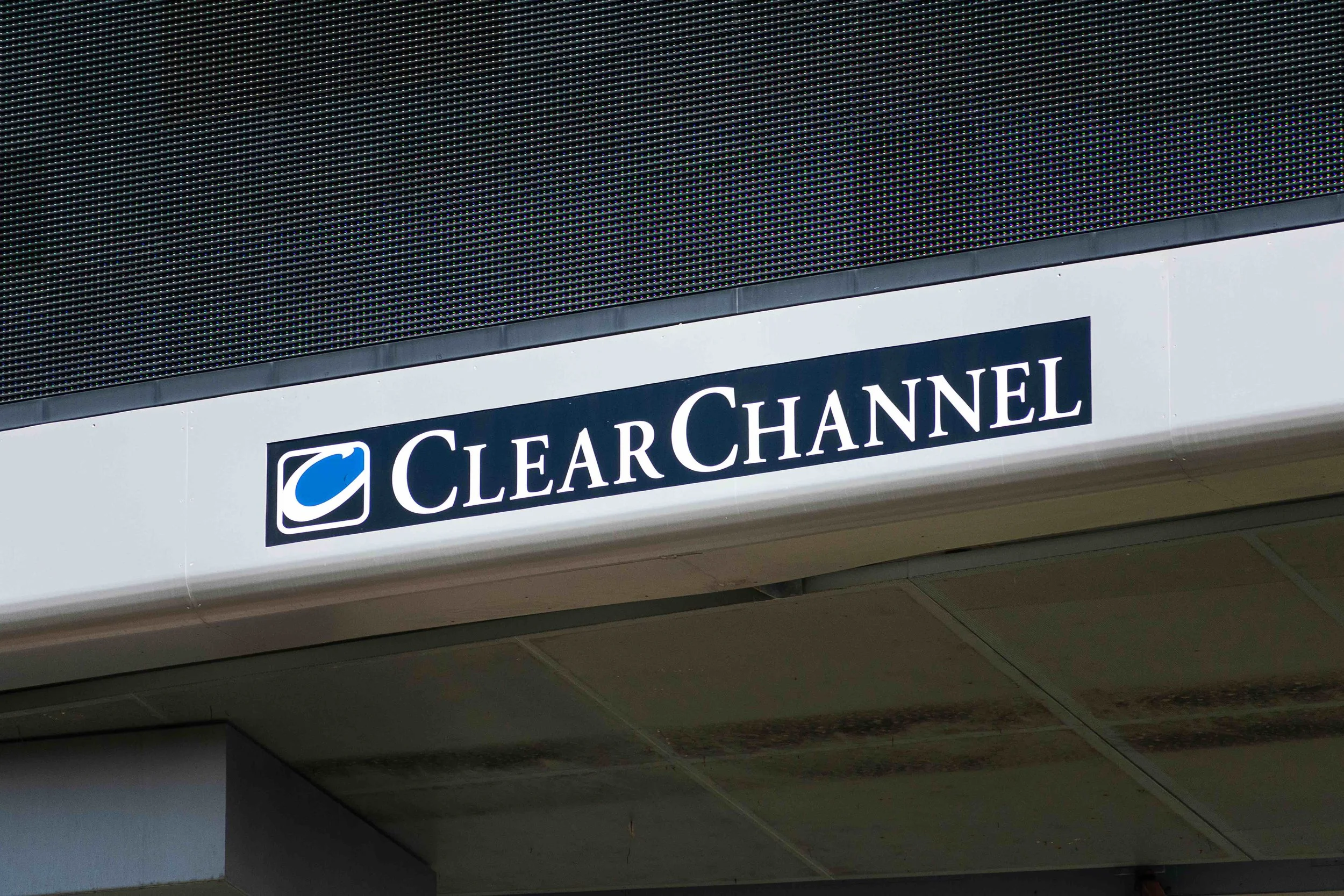 Bauer Media + Clear Channel, sjekker synergi