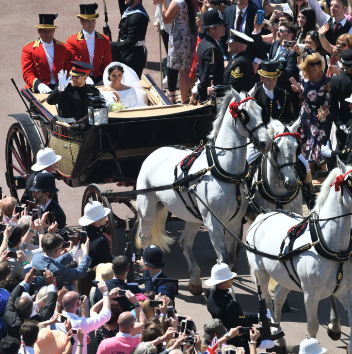 Prince-Harry-and-Meghan-Markle-in-Horse-Drawn-Carriage-726x730.png