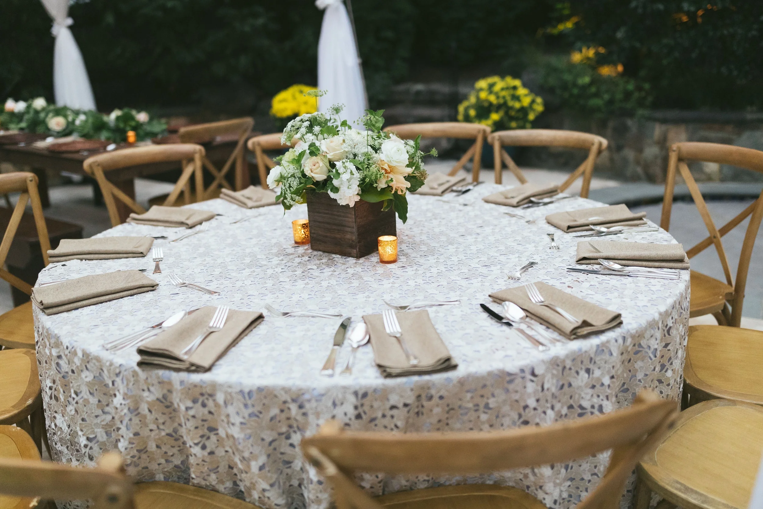 ELEVATE YOUR EVENT WITH LUXURIOUS LINENS