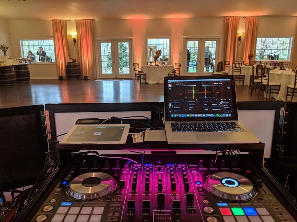 Top Things To Consider When Hiring A Deejay