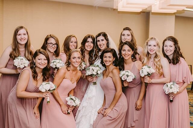 These bridesmaids were sure pretty in pink! Can&rsquo;t wait to celebrate weddings again soon!! Photo by @victoriaheerphotography