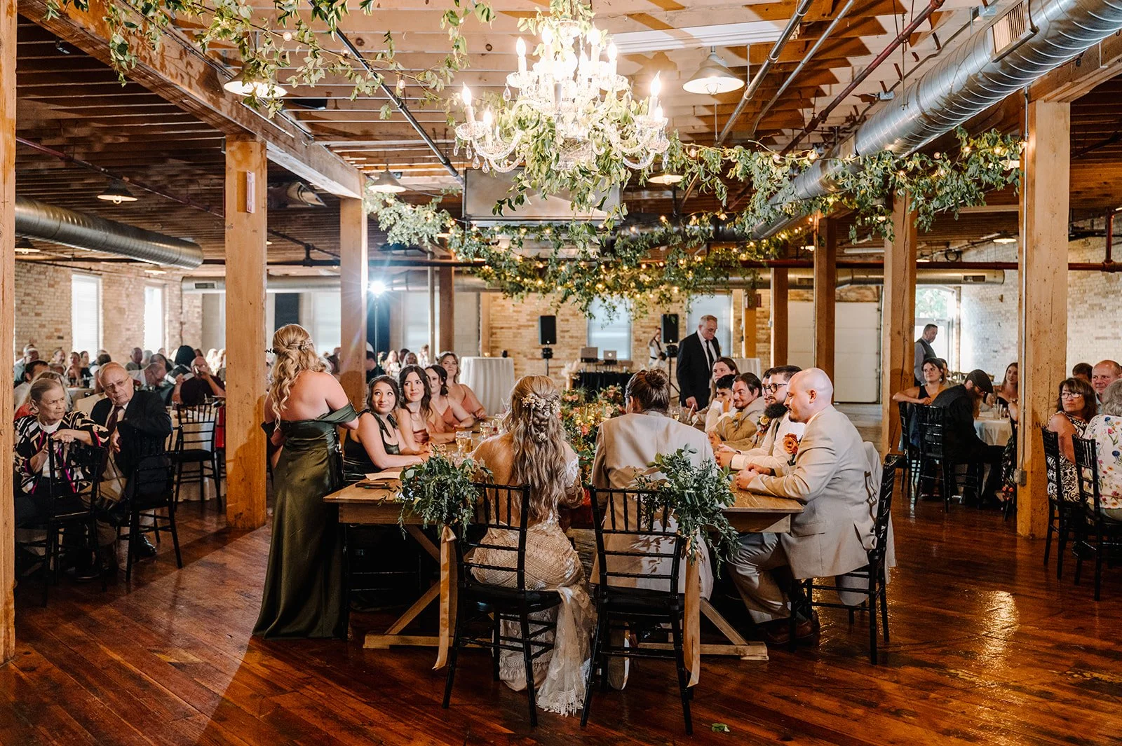 A quick look at the place where magic happens.🌿

📸 : Justine Castle Photography

Your perfect day starts with the perfect place - book a tour with us today!⬇

www.thegoeicenter.com

#KindelRoom
#KindelRoomWeddings
#GoeiCenter
#GoeiCenterWeddings
#W