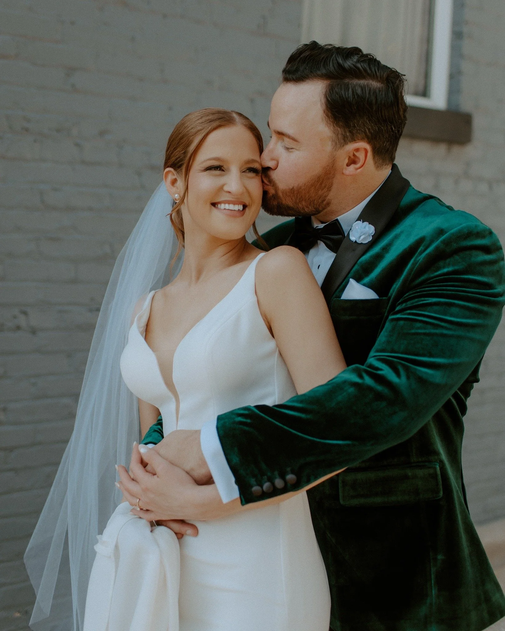 Moments unfolding exactly as they should. 🤍

Edward + Madison // 10.3.25

📍:The Goei Center

📸: @sweetlemondropphoto 
🍴: @gilmorecatering 
💐: @easternfloralweddings 

tour with us today!⬇

www.thegoeicenter.com

#KindelRoom
#KindelRoomWeddings
#
