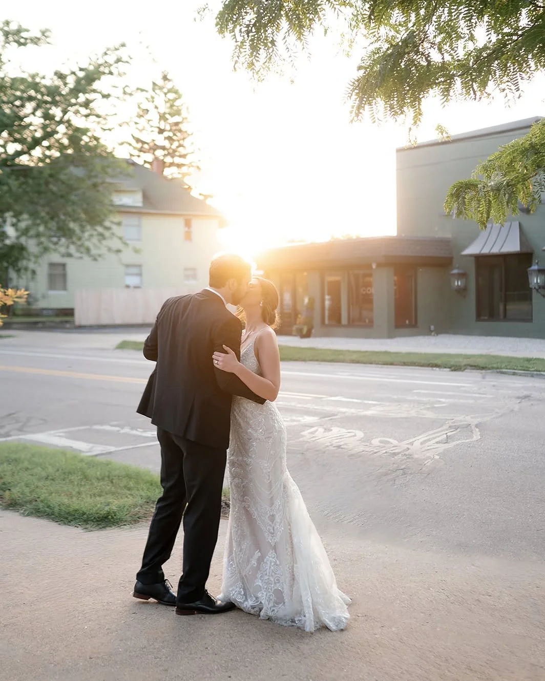 Graceful details, unforgettable celebrations. 🤍

Ben &amp; Jenna // 6.21.25

📍:The Goei Center

📸: @anewodyssey 
🍴: @aboveandbeyondcateringgr 
💐: @easternfloralweddings 

tour with us today!⬇

www.thegoeicenter.com

#KindelRoom
#KindelRoomWeddin