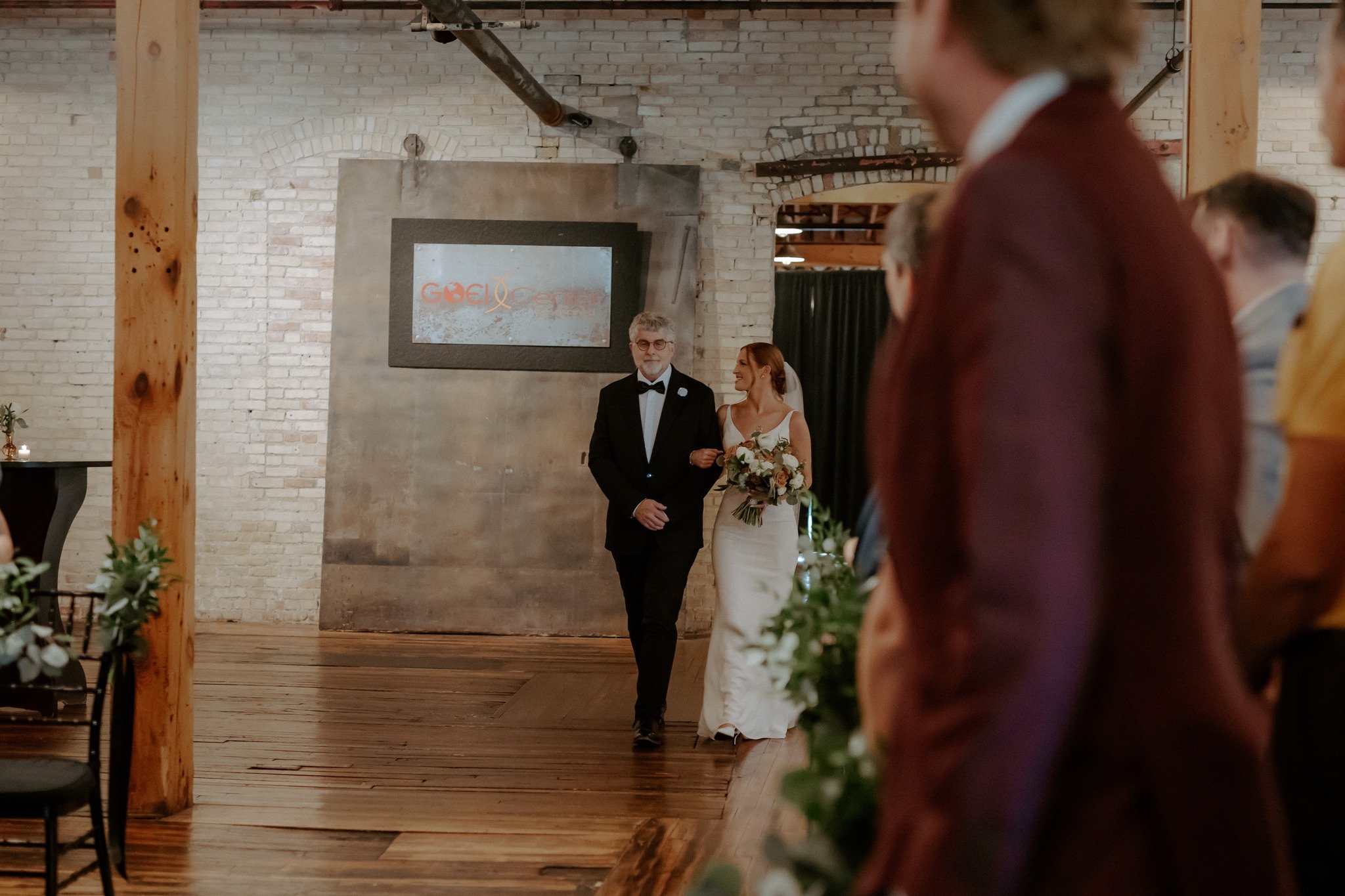 Where the room feels as deep as the moment.

📍:The Goei Center

📸: @sweetlemondropphoto 
💐: @easternfloralweddings

Your perfect day starts with the perfect place - book a
tour with us today!⬇

www.thegoeicenter.com

#KindelRoom
#KindelRoomWedding
