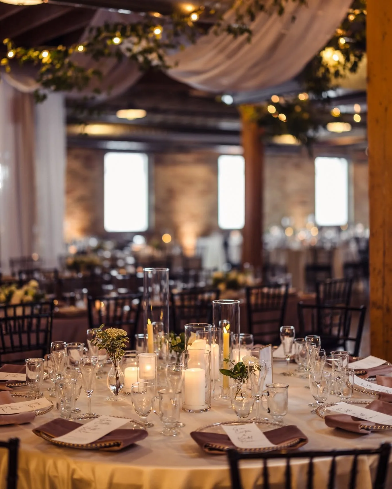 Your forever deserves nothing less. 🤍

📍 : The Goei Center

Photography : @arraephoto 
Floral : @easternfloralweddings 

Your perfect day starts with the perfect place - book a tour with us today!

www.thegoeicenter.com/tour

#KindelRoom
#KindelRoo