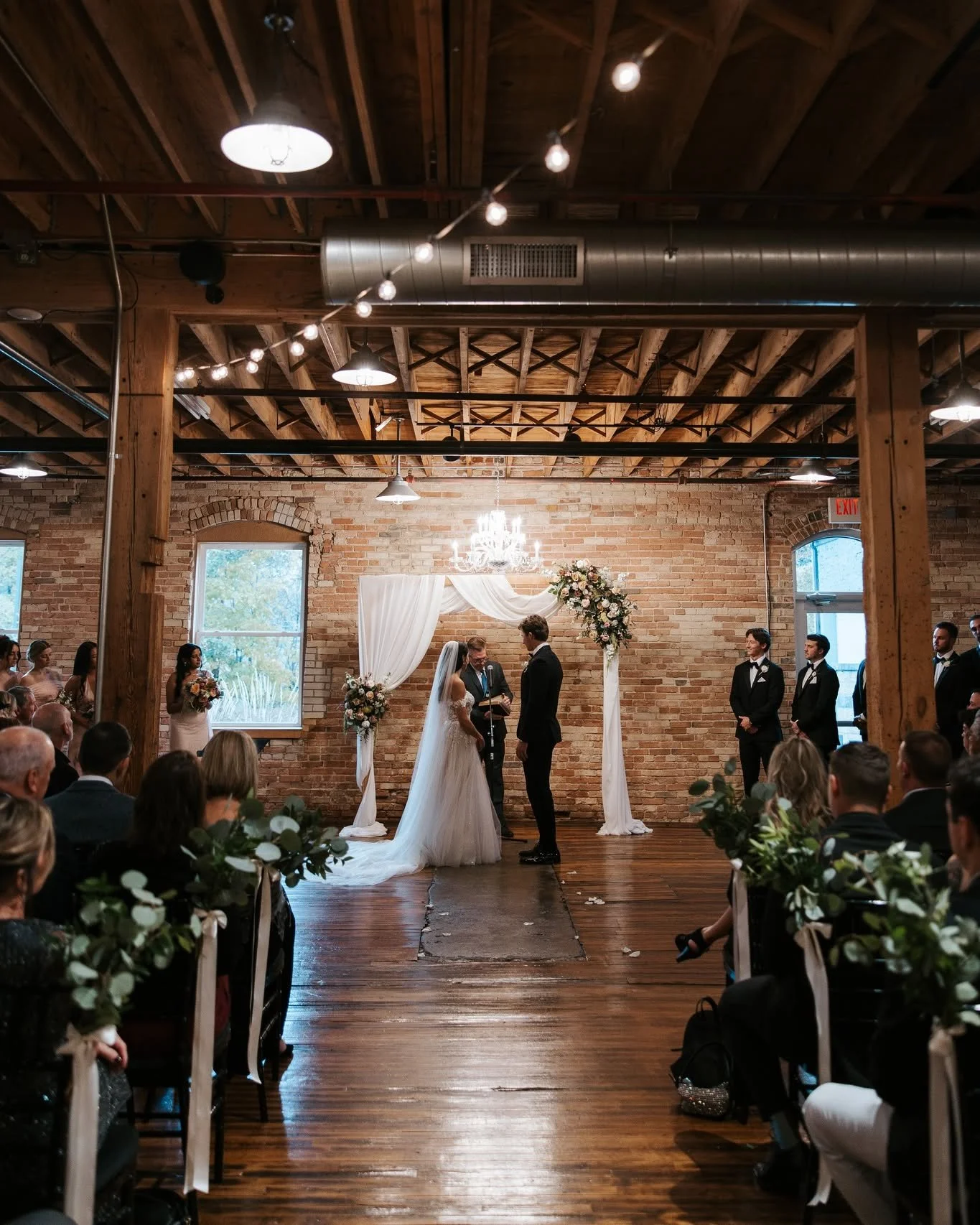 Elevated &amp; Intentional.

The Goei Center is the perfect place to let every detail shine.🤍

📍 : The Goei Center

Photography : @morganwarwickphoto 
Floral : @easternfloralweddings 
Food : @gilmorecatering 
Linens + Chargers : @specialoccasionsmi