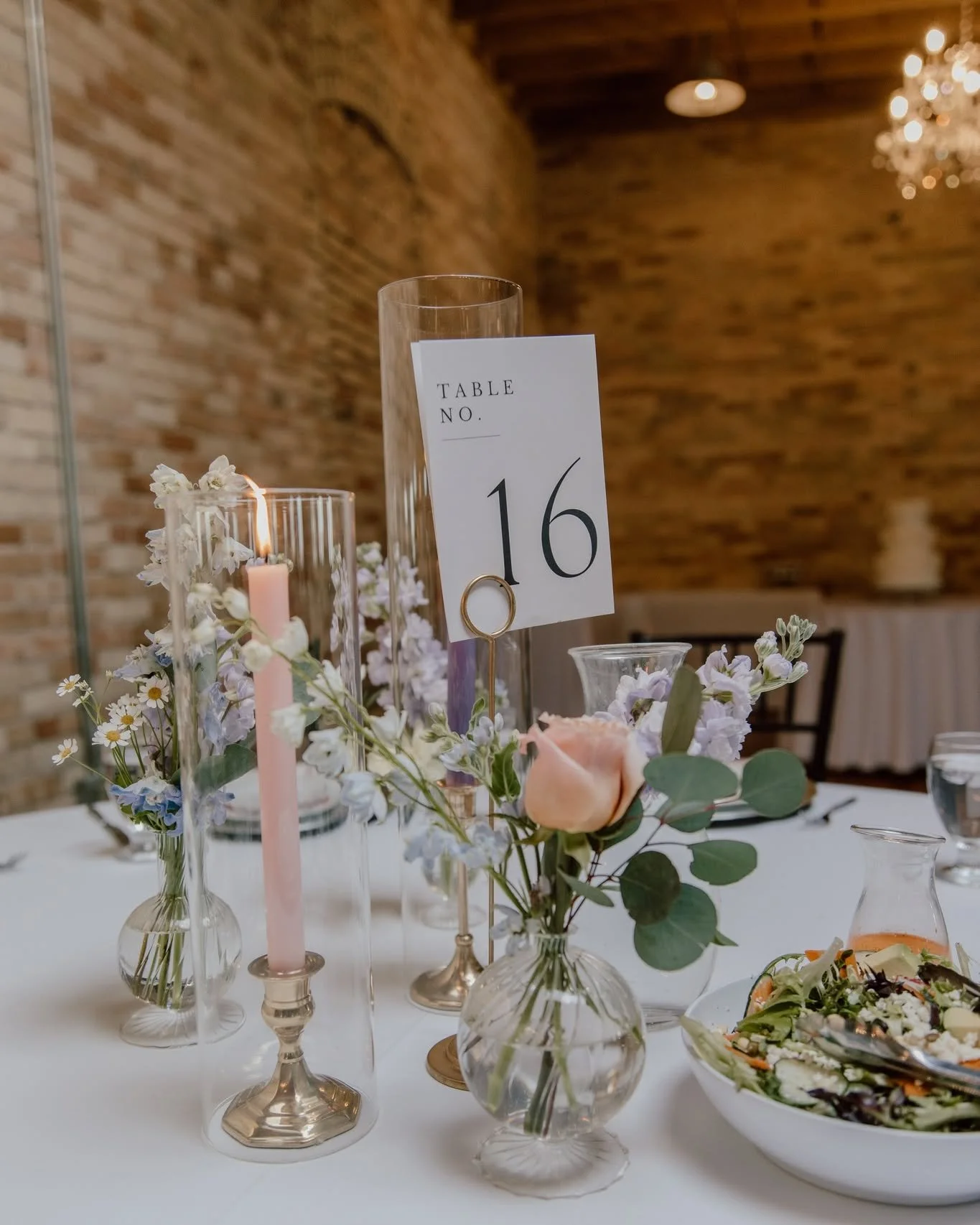 Today&rsquo;s spring-like sunshine has us reminiscing about the kind of weddings that fill our space with the brightest color. 

🌸🌺🌷💐

📍 : The Goei Center

Photography : @goldenlensphotographyco 
Floral : @easternfloralweddings 

Your perfect da