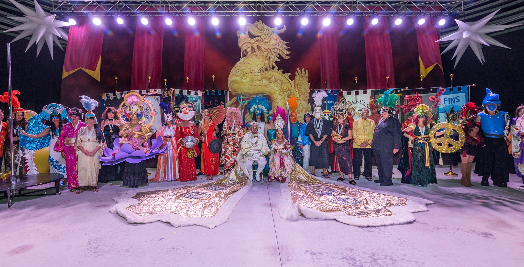 king and queen with everyone at ball.jpg