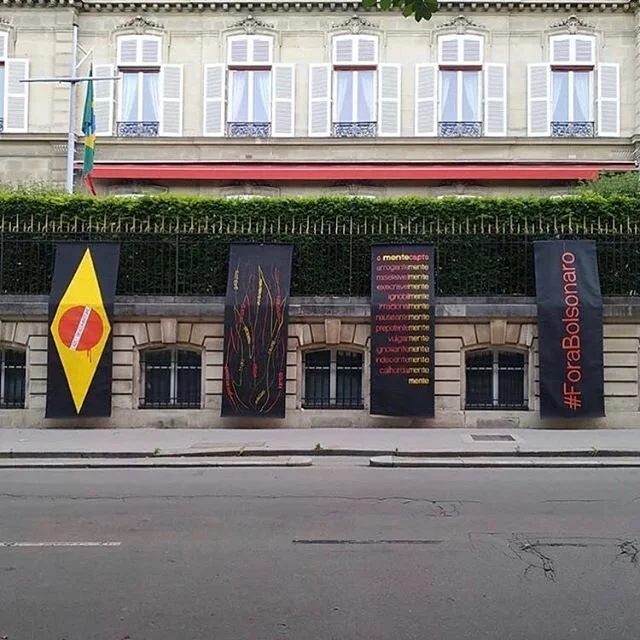 Check out the new work installation of Brazilian artist @julio_villani, who has hung six black cloths protesting Jair Bolsonaro on the façade of the Brazilian Embassy in Paris. The banners symbolise his &ldquo;ongoing determination, revolt and despa