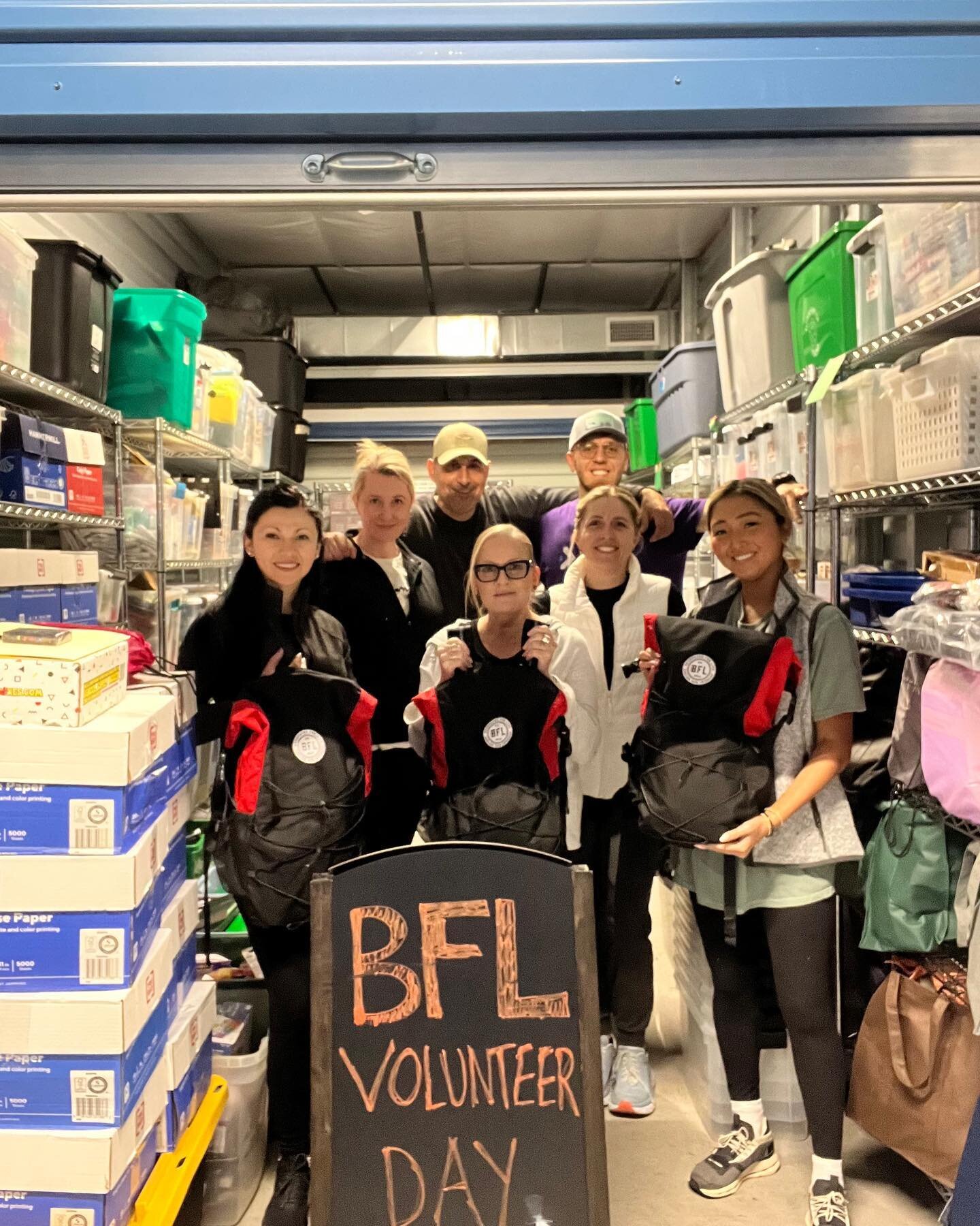 A big thank you to the @pfizerinc Manhattan district team for being part of our BFL storage clean up day today! All toiletry and supply inventory for our backpacks were sorted &amp; are ready to be packed for our veterans 🇺🇸

#backpacksforlife #ser