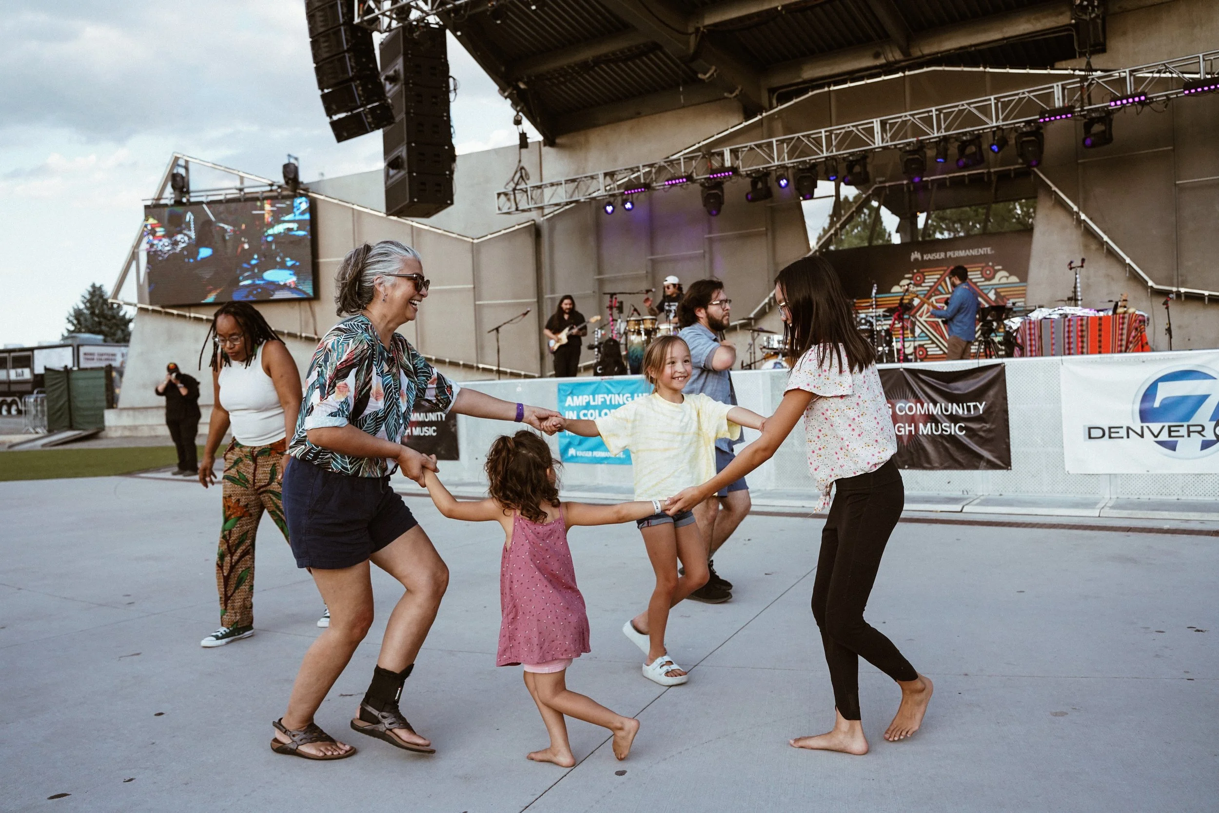 Las Cafeteras-7.jpg