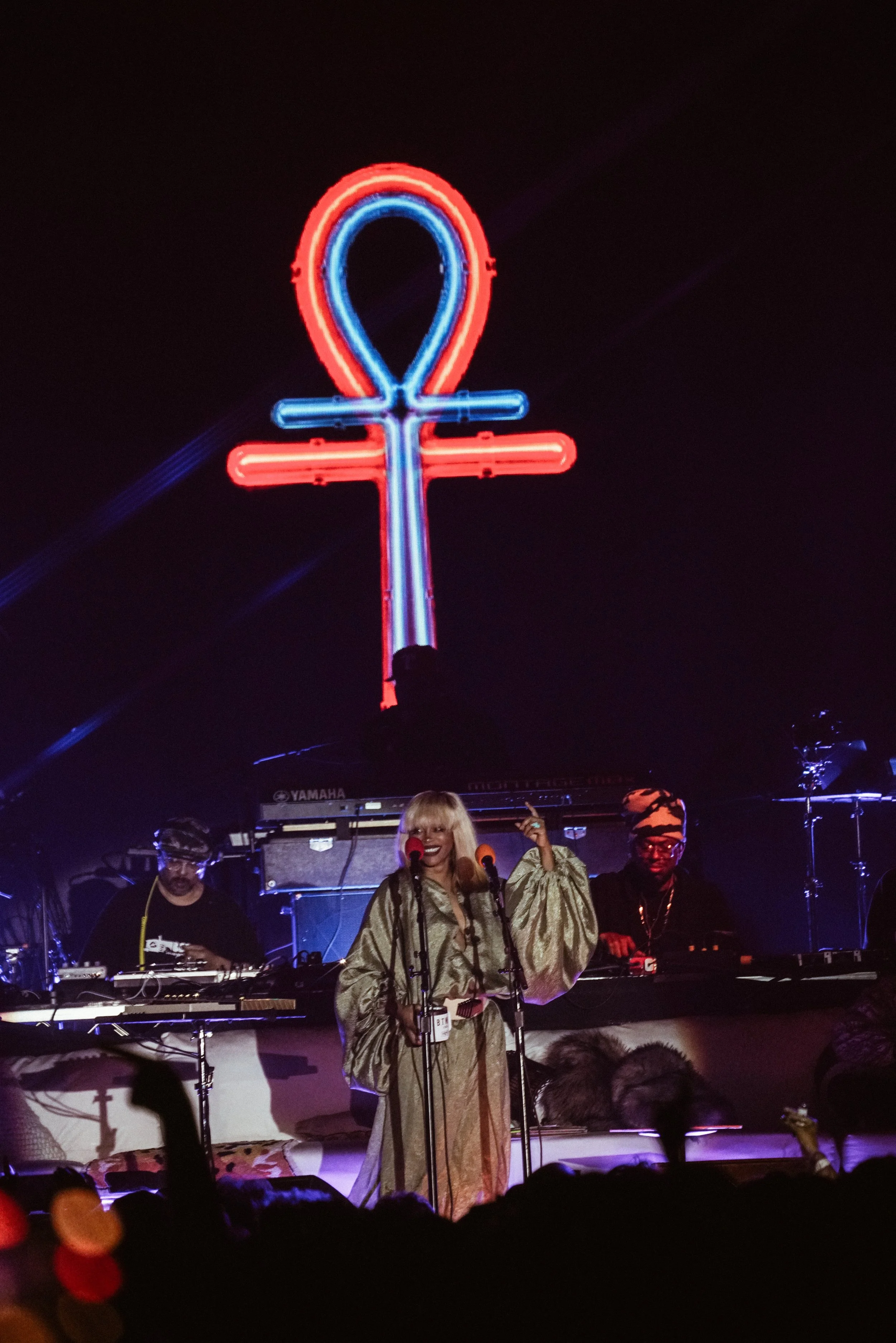 Badu and Alc-32.jpg