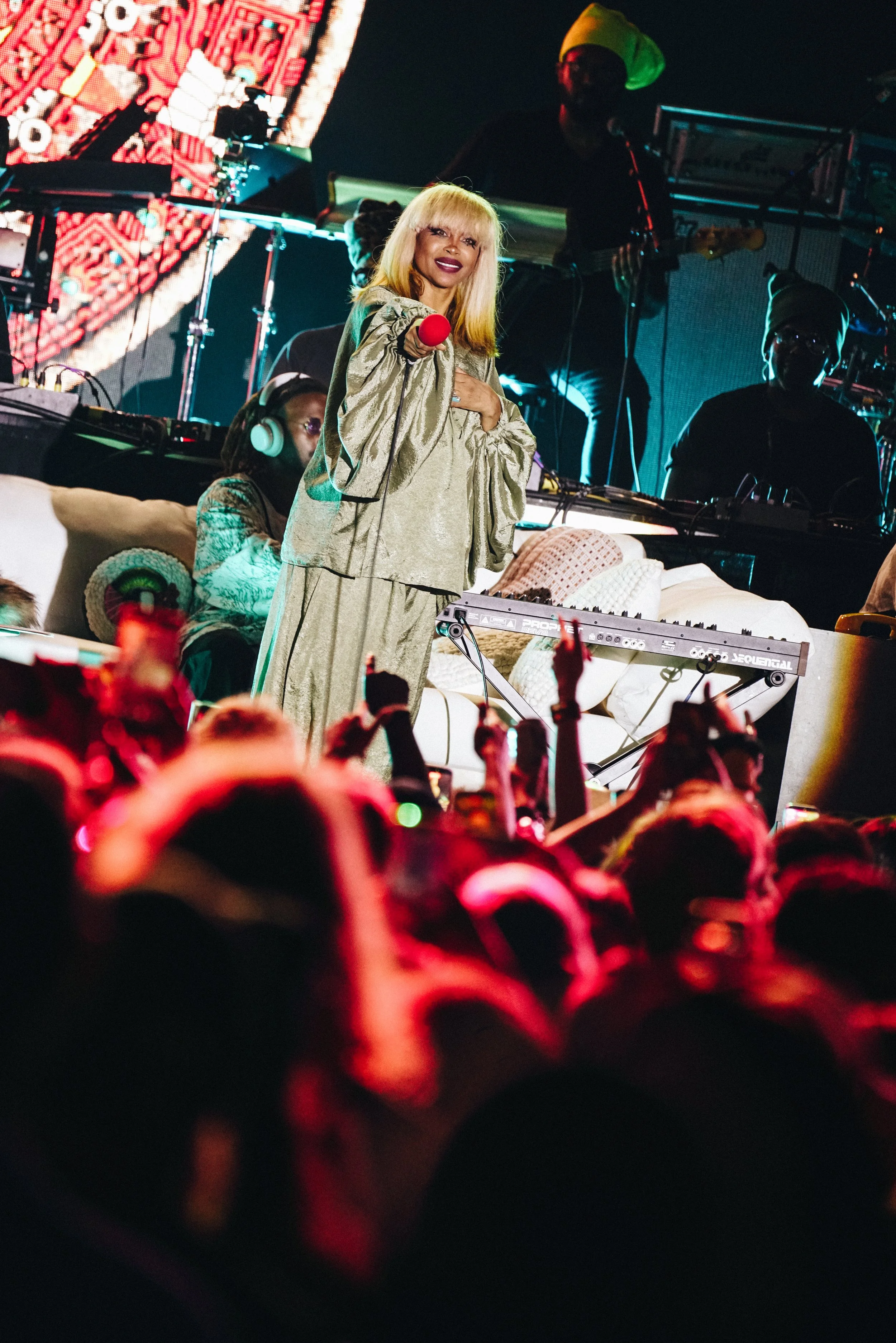 Badu and Alc-45.jpg