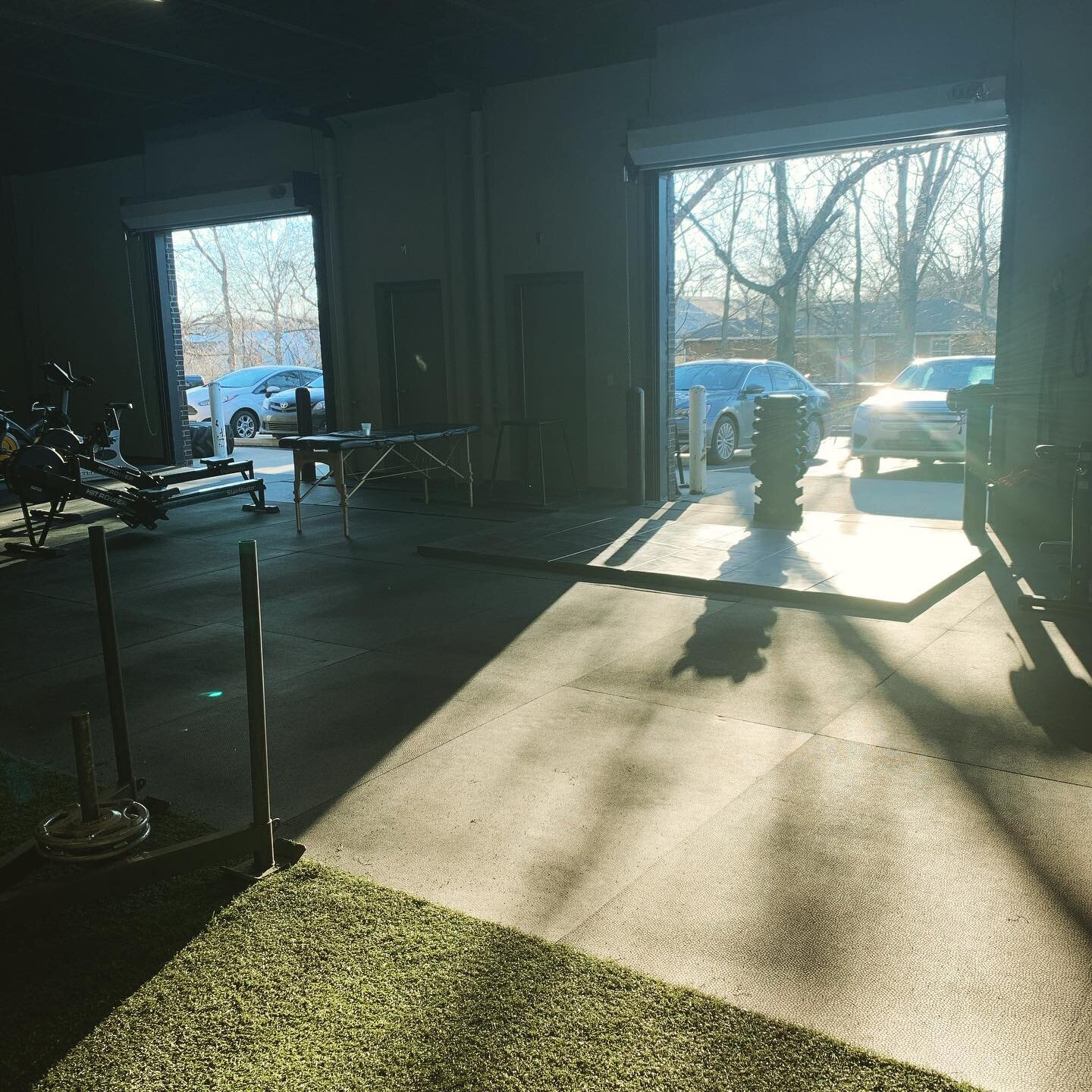 Garage doors open mean spring is coming...right?! Can&rsquo;t wait for more outdoor workouts and sunshine! #overlandpark #healthykc #livefitkc #personaltrainerkc