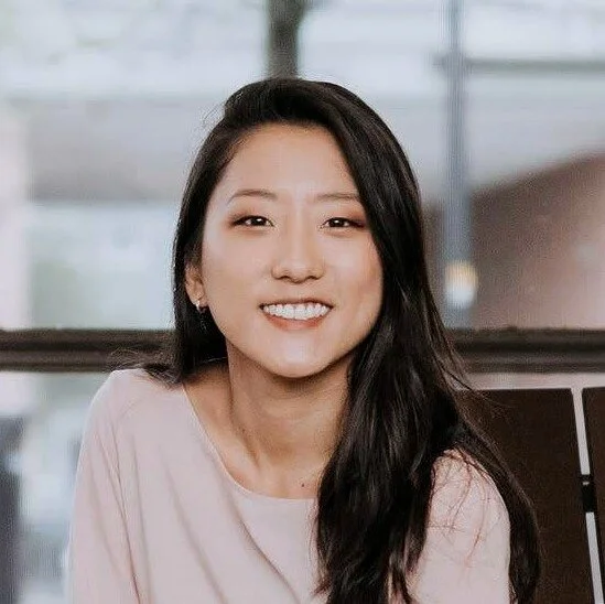 headshot - jlee square.jpg