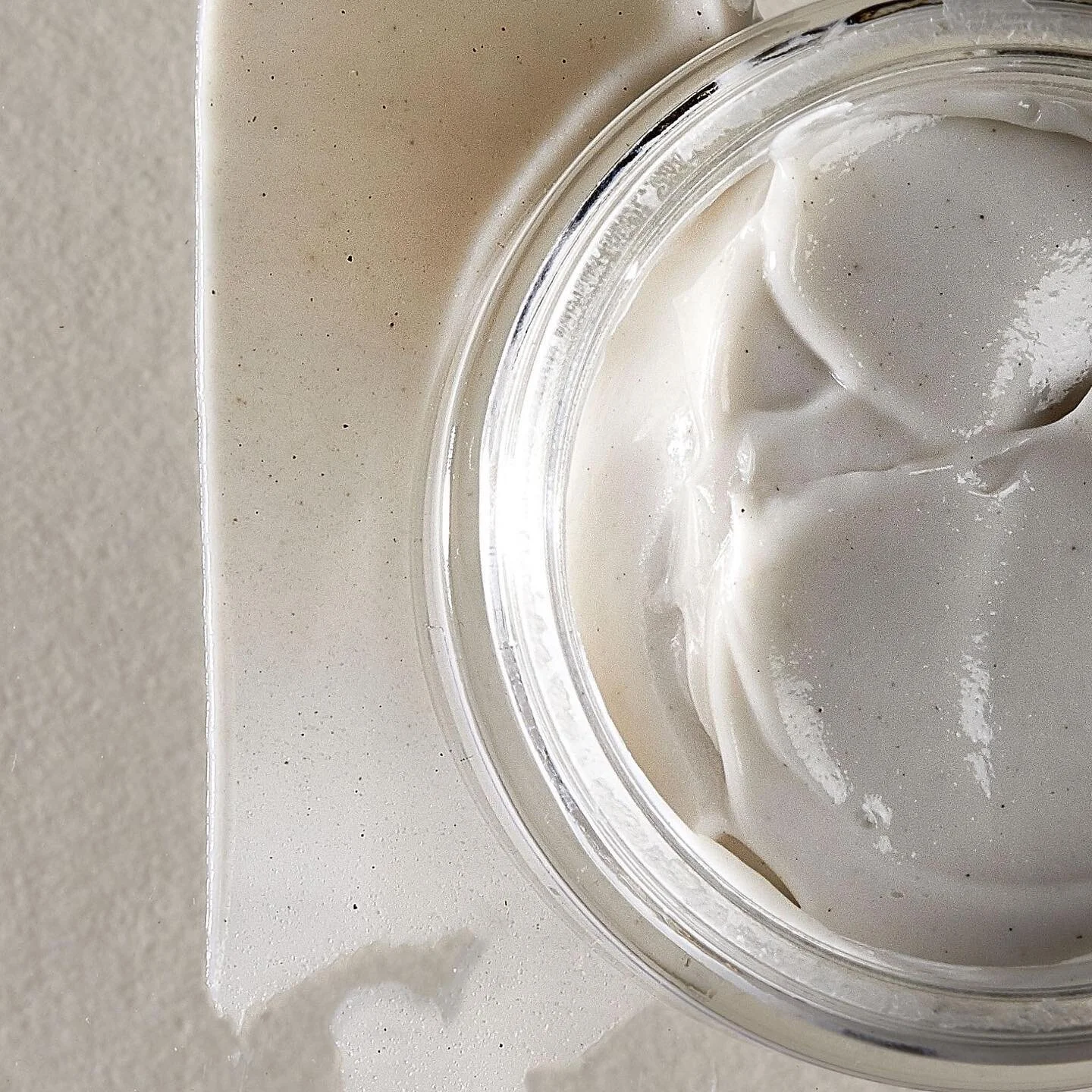 ⭐️ October Product Highlight ⭐️ 
Power Scrub Ultra Fine Polishing Paste

Are you exfoliating your skin? Depending on your skin type, you should be 1-3 times a week! A facial exfoliant should be the absolute finest grit possible to avoid microtears in