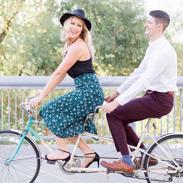 A vintage tandem bike, a cute pup, downtown Sacramento and some stylish wardrobe changes. All these are a great recipe for an amazing engagement session.
.
James&amp;Liv are on the blog! #trecreative #sacramentophotographer