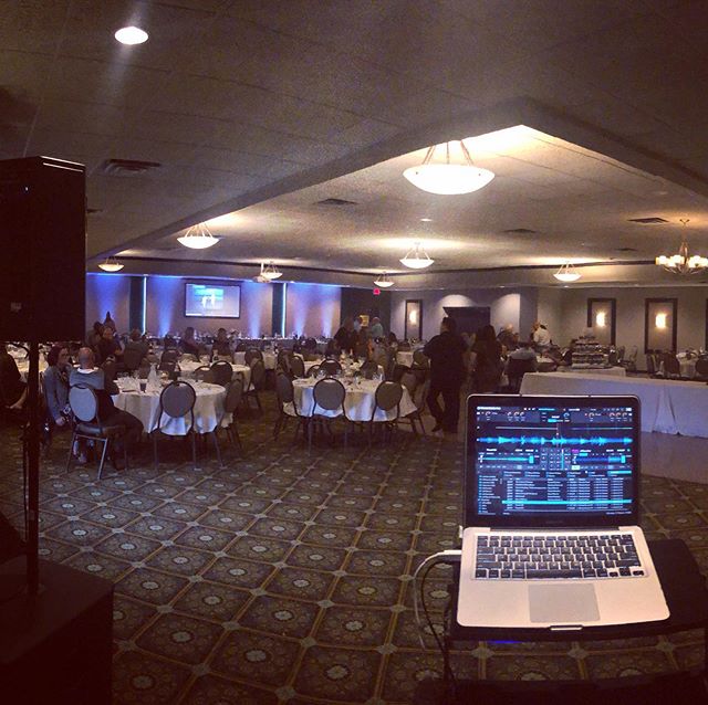 The Venetian has definitely stepped their game up!
#bigbproductions #bigbproductionsdj #wedding #weddingdj #venetianclub #815 #guzmanwedding