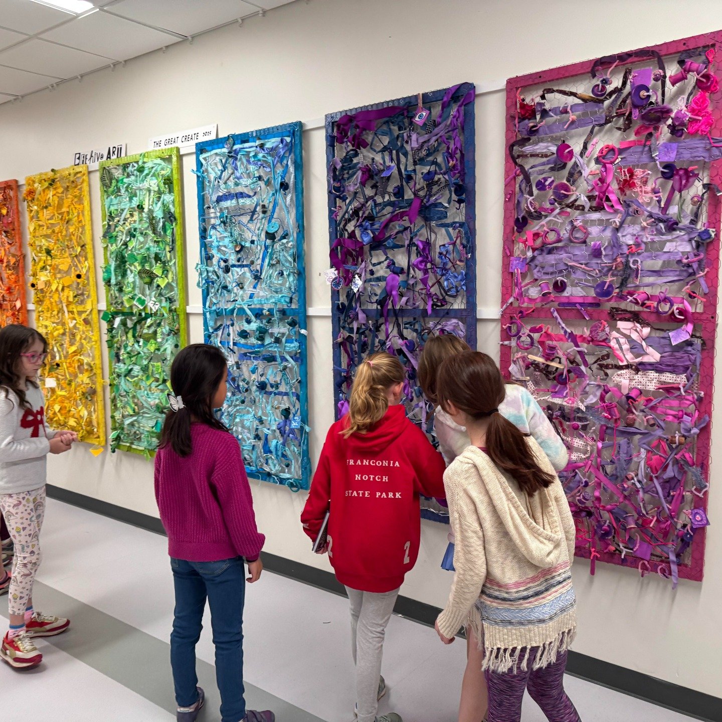 ☔️ The rain clouds arrived at the very end, but look at the RAINBOW that came out! ✨🌈
This breathtaking collaborative artwork created outdoors with @BeehiveArt has completely blown us away! Our student artists should be incredibly proud of what they