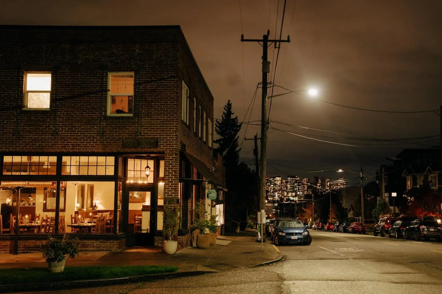 When the countdown starts, we pour into the street to watch the fireworks 🎇 A Wallingford tradition!