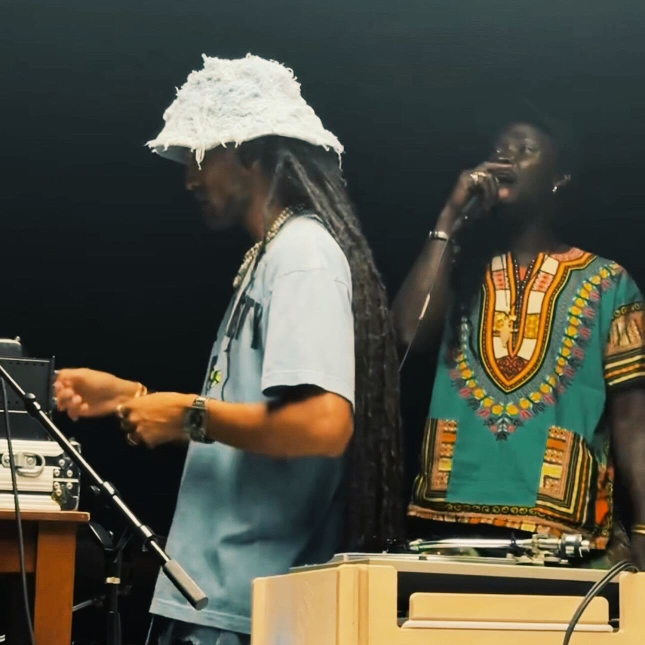🔊 It was an honor to link with my bredren, the talented and humble @falle_nioke as I selected pure vinyl at yesterday&rsquo;s #soundinsolidarity fundraiser

🙏🏾 Give thanks to everyone who supported, to the crew, to the vendors, and to the all-star