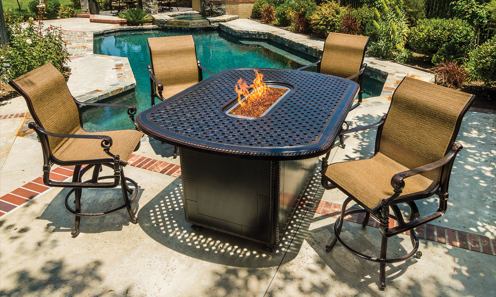 outdoor-furniture_fire-pit-collections_grand-terrace-gas-fire-pits_20-m.jpg