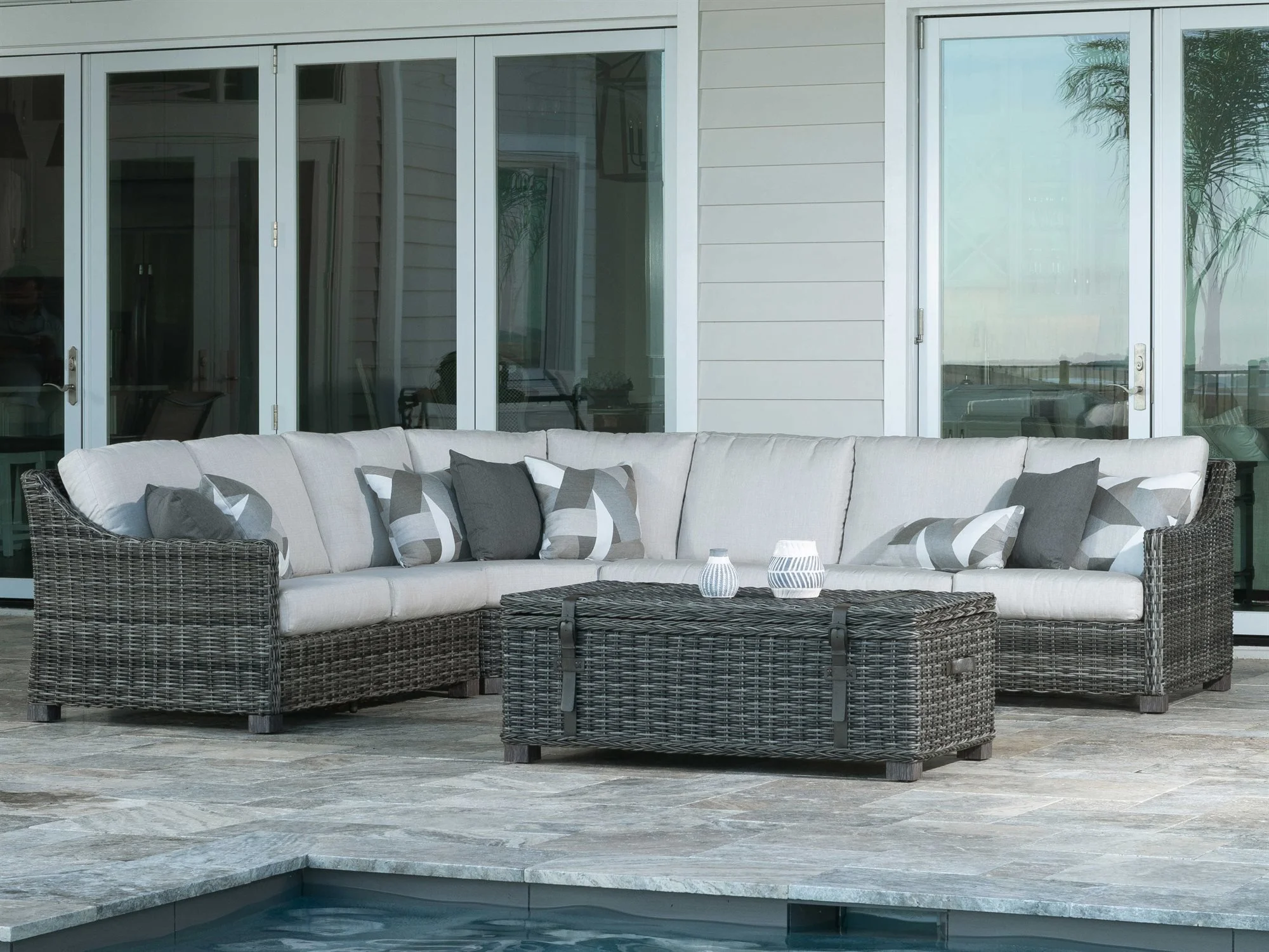 $5497 EBEL Avallon Sectional