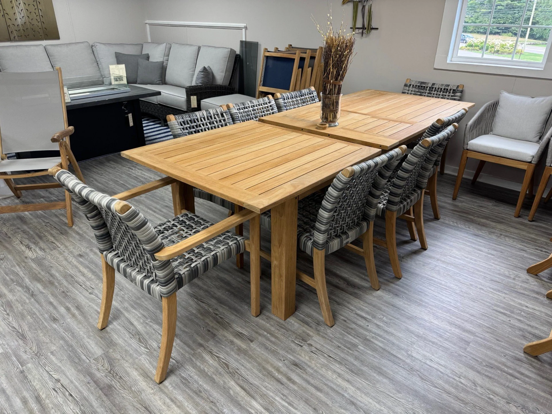 $5997 9pc Kingsley Bate Ext. Table & 8 Catherine Dining Chairs
