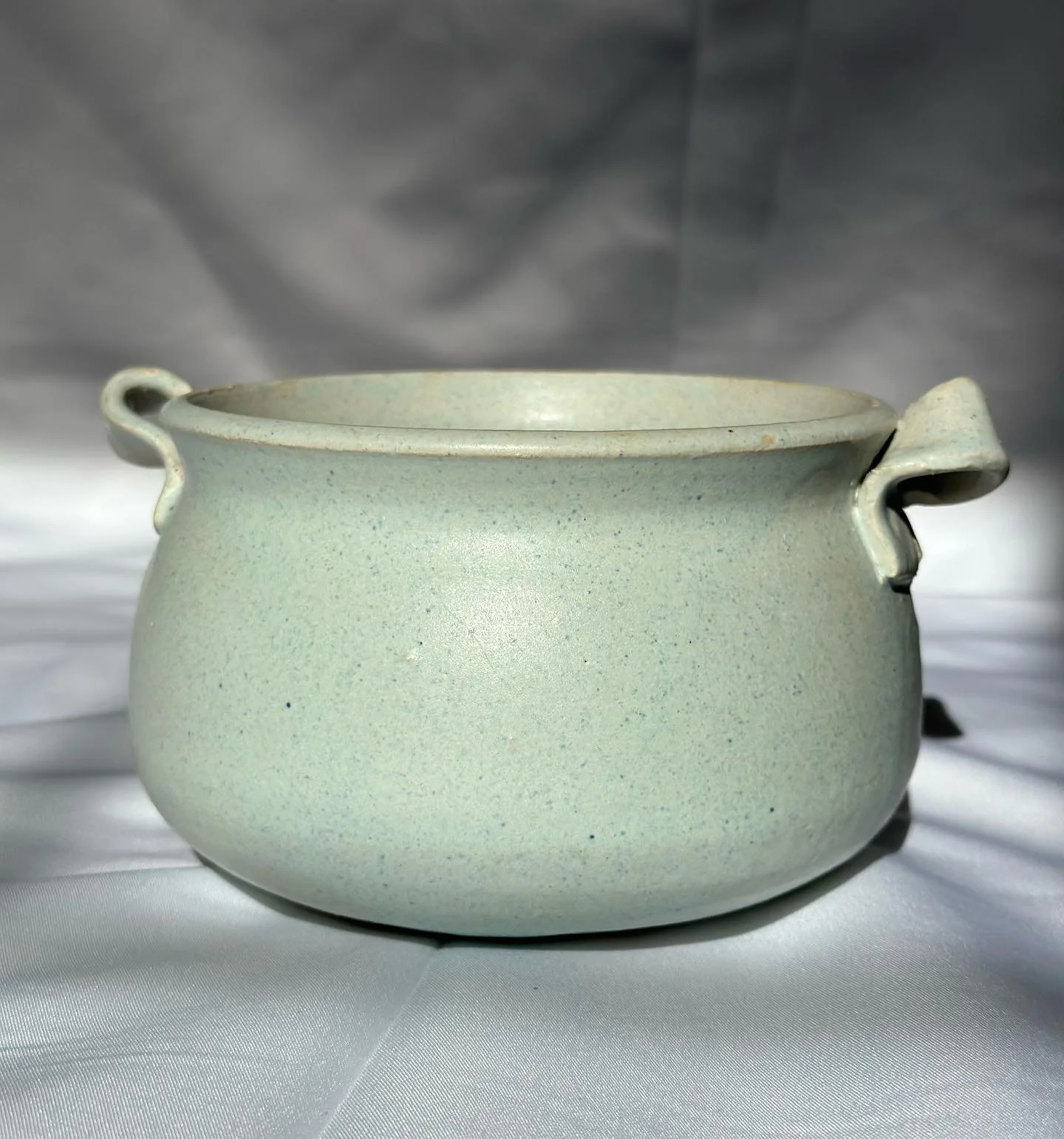 FOR SALE &bull; $45
PICKUP/MEET UP ONLY 
(unless you want to pay for packing+shipping additional costs) 
WILLIAMSBURG, BK

Decorative Bowl
Measurements are widest point and not including little handles:
L5.25&rdquo; x W5.25&rdquo; x H3.5&rdquo;

DM m