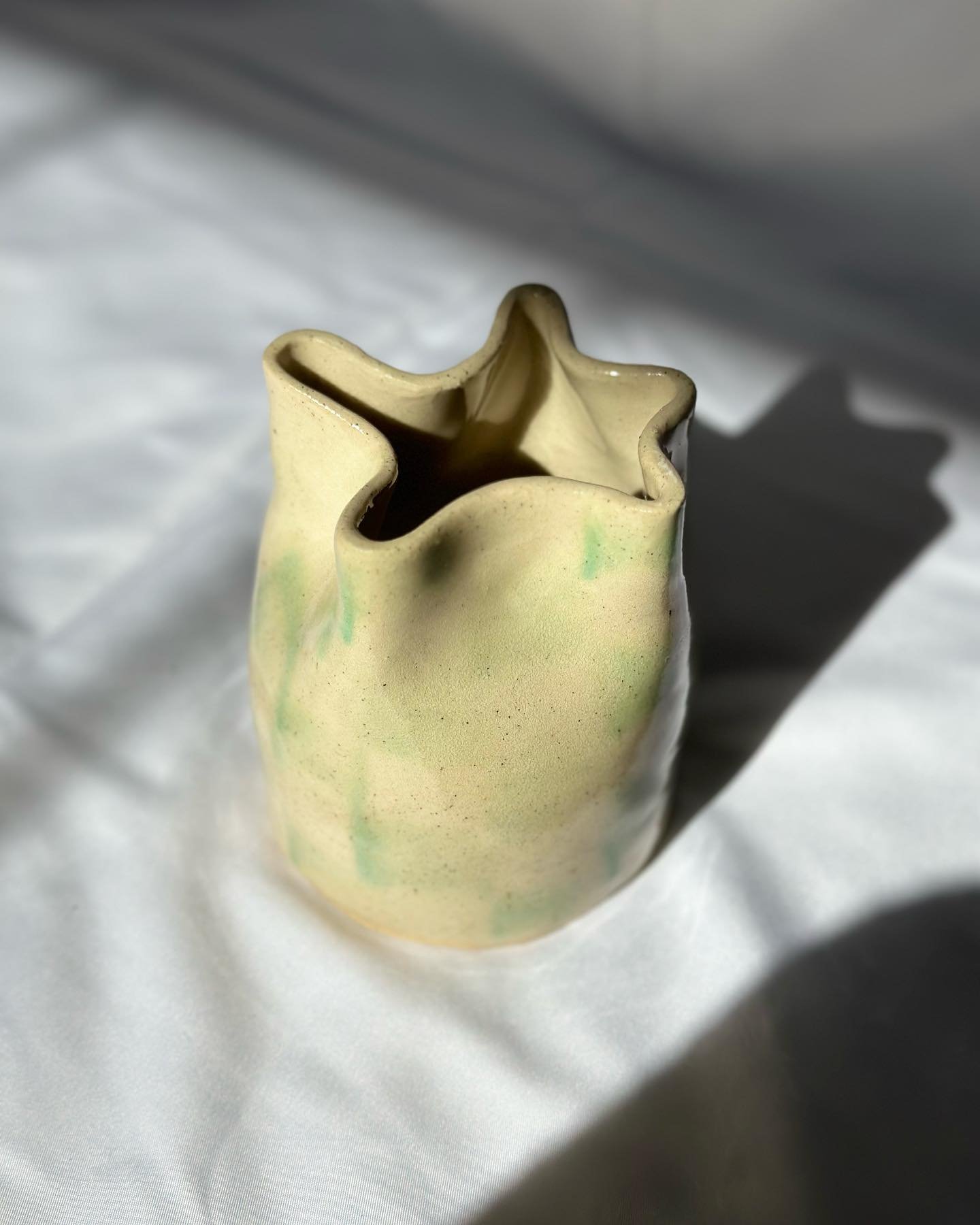 FOR SALE &bull; $35
PICKUP/MEET UP ONLY 
(unless you want to pay for packing+shipping additional costs) 
WILLIAMSBURG, BK

Vase
L3.5&rdquo; x W3.5&rdquo; x H4.5&rdquo;

DM me if you&rsquo;re interested. First message will get priority. 

🧡