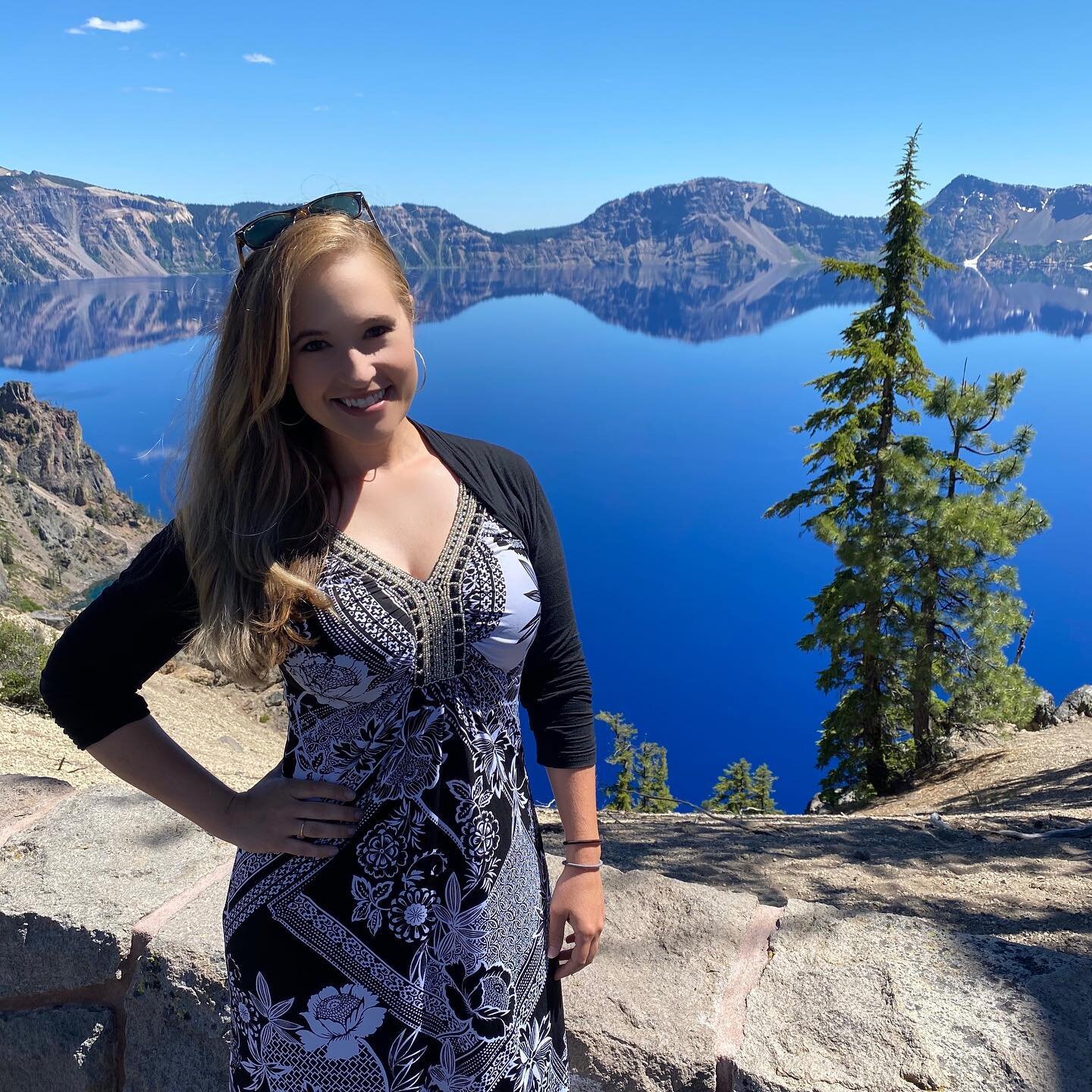 #tbt - Take me back to the beauty and grandeur of Crater Lake, Oregon!
⠀
I believe the world is incomprehensibly beautiful. An endless prospect of magic and wonder. I spent a month this summer exploring the majestic landscapes throughout Oregon. It m