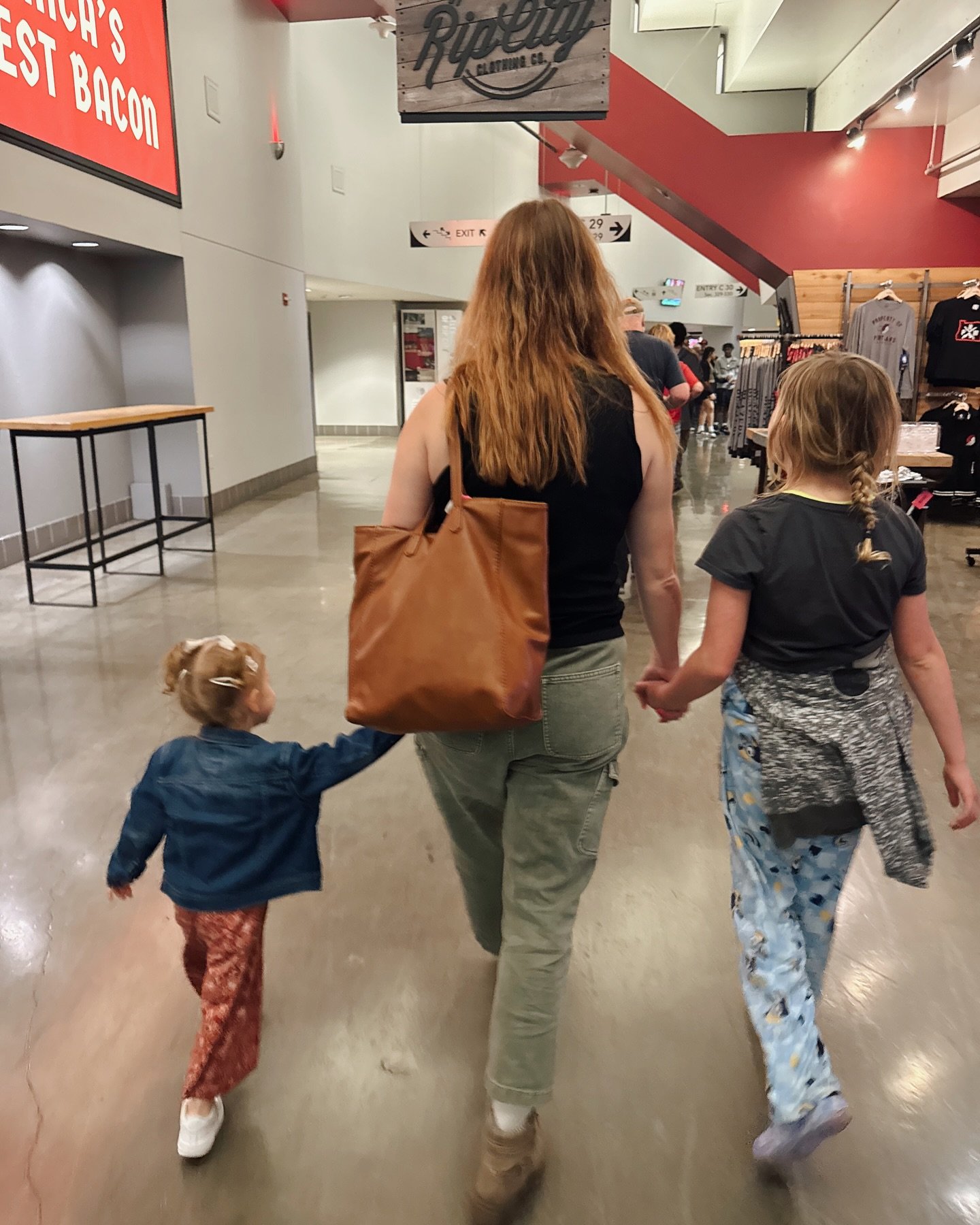 Spring Break Moments 2025:

🌷Girl&rsquo;s Night: Blazers game! We took our girls to see the Blazers, because my daughter is in a current basketball hyper-focus. This was her first Blazers game and we had so much fun! @soul.on.fire27 @tiffanyleigh261