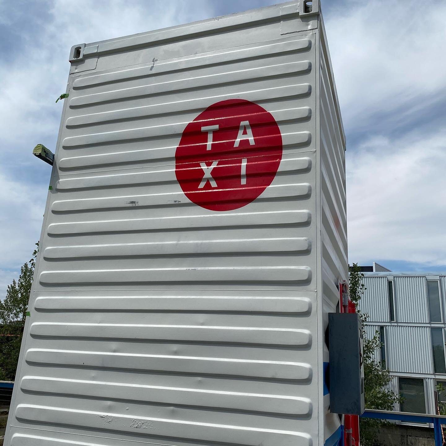 Corrugated surface graphics for the @taxicommunity pool and @thesourcedenver parking garage

Design by @wunder_werkz