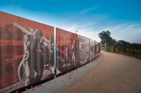 Weekend_SeeVietnamWall.jpg
