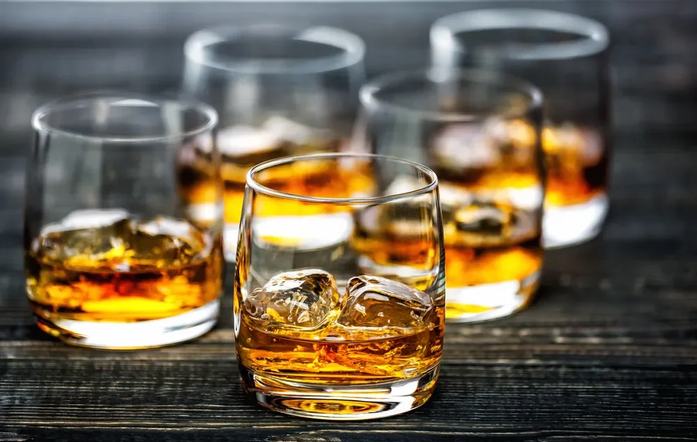 Glass-scotch-whiskey-ice.webp (Copy)