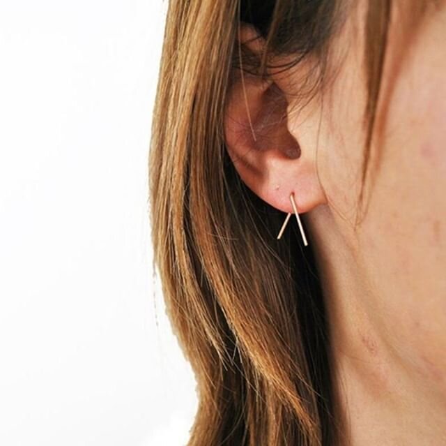 Still obsessing over the Minimalist V Earring and how perfect it goes with literally everything⁠
⁠
.⁠
.⁠
.⁠
.⁠
.⁠
.⁠
.⁠
.⁠
.⁠
.⁠
.⁠
.⁠
.⁠
#handmade #jewelry #designaddict #makersgonnamake #geometric #geometry #minimal #minimalism #art #artjewelry #on