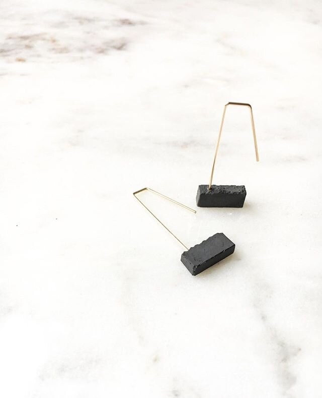 An easy choice to make these your go-to earrings. The simple lines and modern shapes make these earrings the perfect compliment to anything in your wardrobe 🌑⠀﻿
⠀﻿
⠀﻿
⠀﻿
⠀﻿
⠀﻿
⠀﻿
⠀﻿
⠀﻿
⠀﻿
⠀﻿
⠀﻿
⠀﻿
⠀﻿
⠀﻿
⠀﻿
⠀﻿#minimalist #minimalists #minimaliste #mi