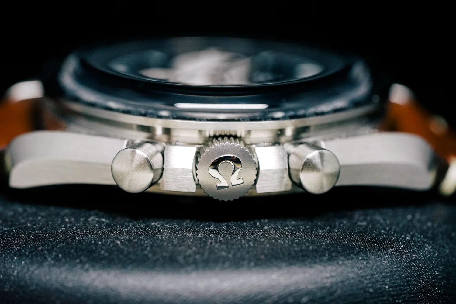 Omega-SpeedyTuesday-crown.jpg