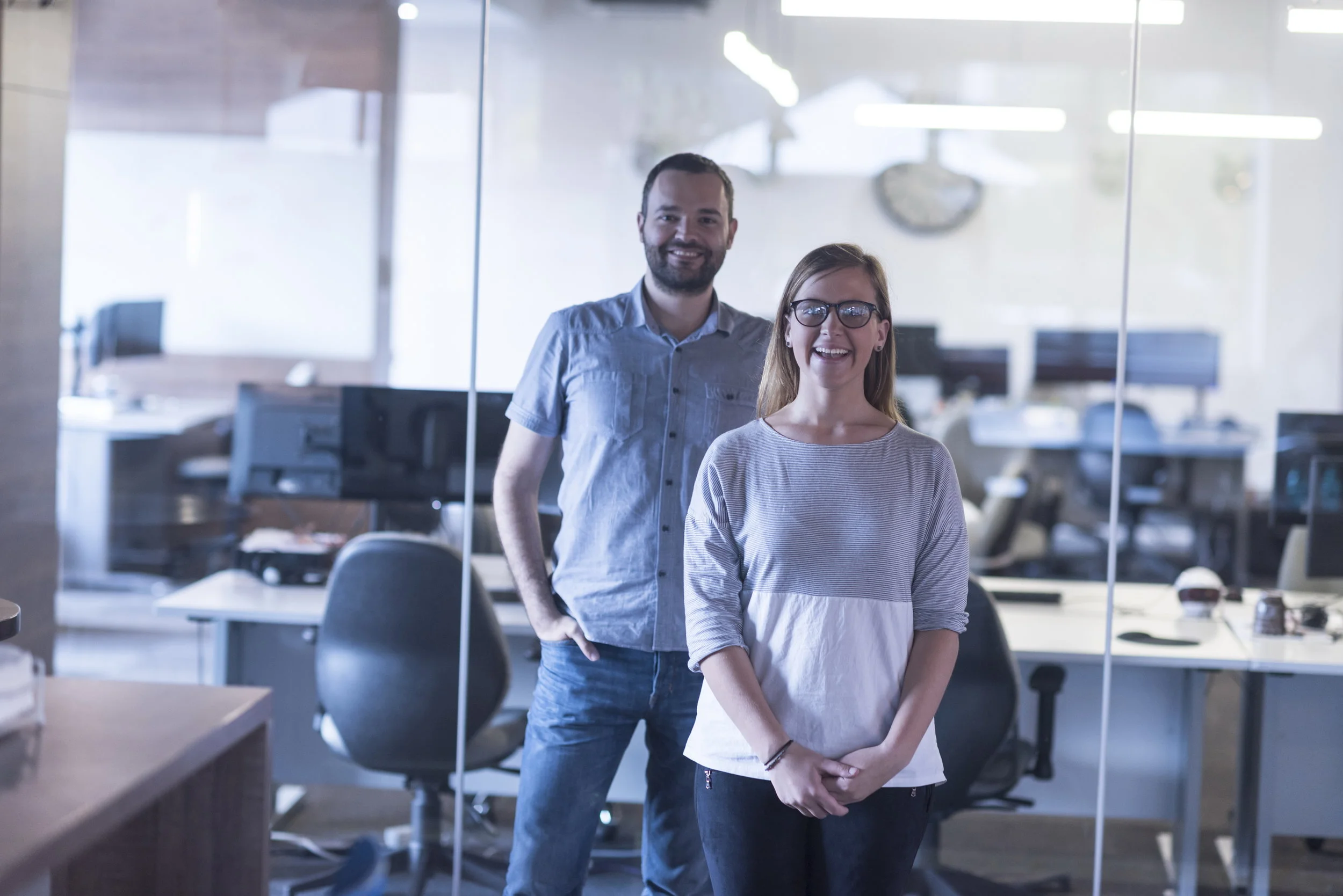 business-couple-at-office-P7BX5KU.jpg