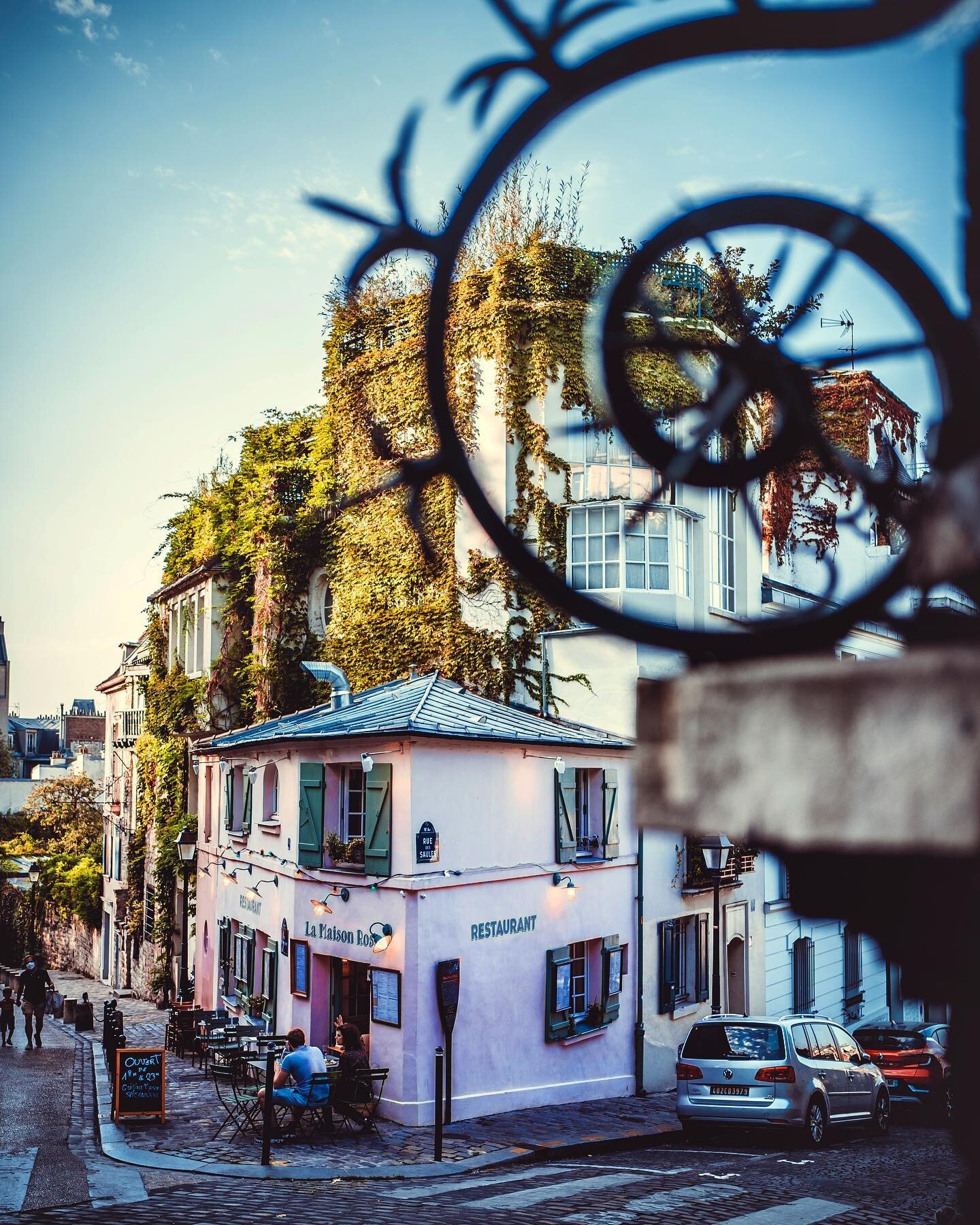 LA MAISON ROSE 🏠
.
📍 Montmartre
🔹🔹🔹🔹🔹🔹🔹🔹🔹🔹
www.laurentderossi.com
🔵
⚪⁣
🔴⁣
#Paris #France #parismonamour #streetsvision #passionpassport #TasteinTravel #UrbanAndStreet #seemyparis #beautifuldestinations #super_france #parismaville #paris