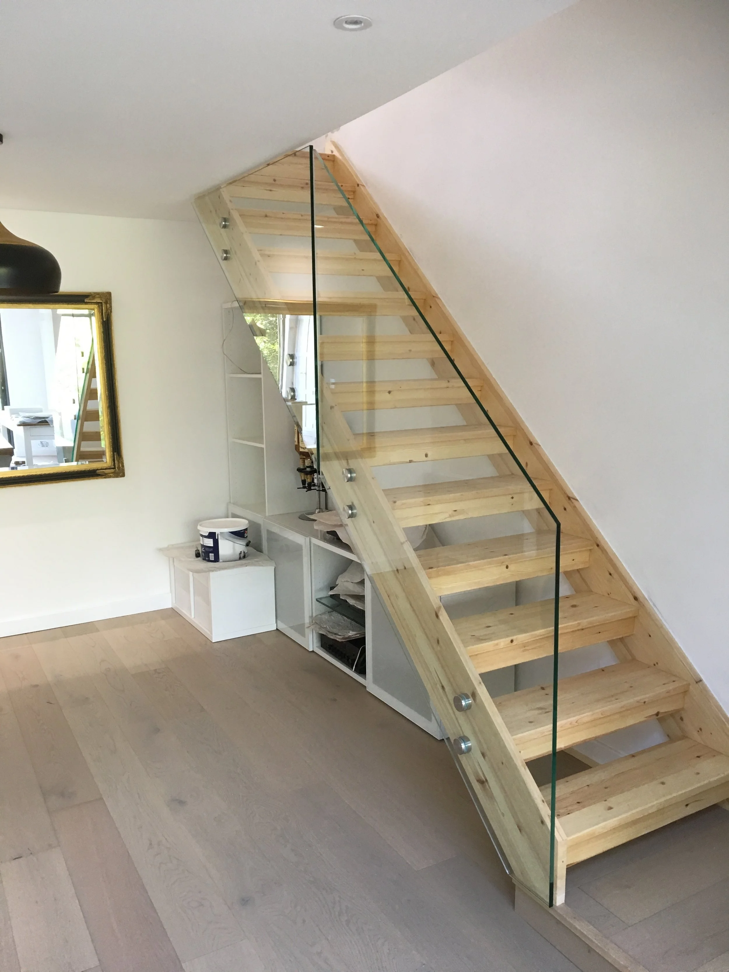 Frameless glass stair balustrade Potten End